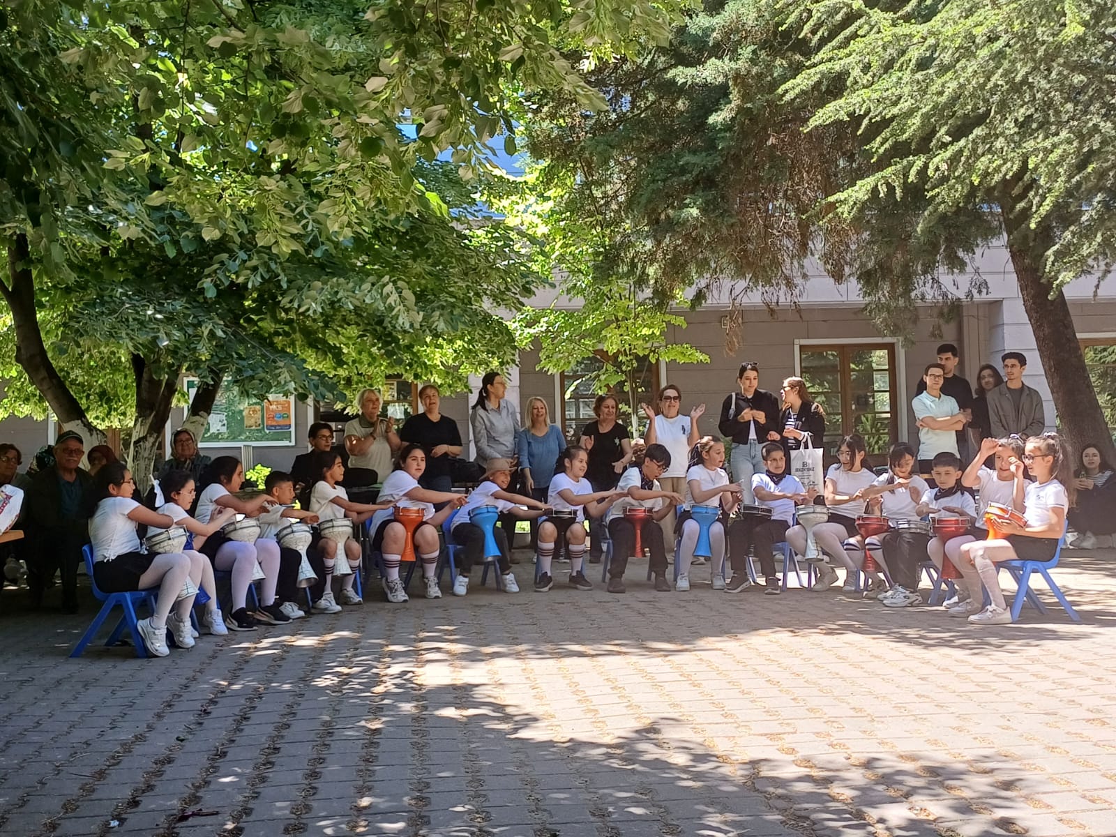 BAÜN 60+ Tazelenme Üniversitesi Öğrencileri Sanatla Buluştu: “Sanatla Tazelen: İz Bırakan Eller” 9