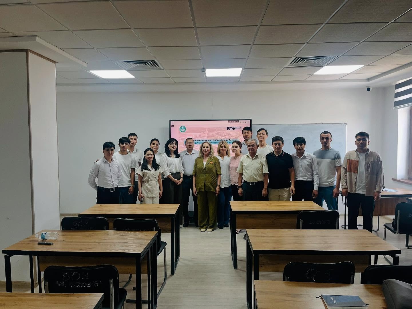Balıkesir MYO Müdürü Doç. Dr. Fatmagül Tolun Özbekistan Renaisance Üniversitesi Bilgi Teknolojileri Bölümü Öğretim Elemanlarına Sunum Gerçekleştirdi