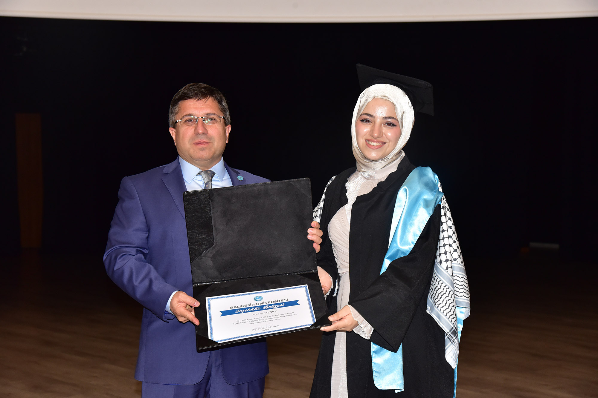 Yeni Sağlık Neferleri Göreve Hazır: Sağlık Bilimleri Fakültesi Mezuniyet Coşkusu 7