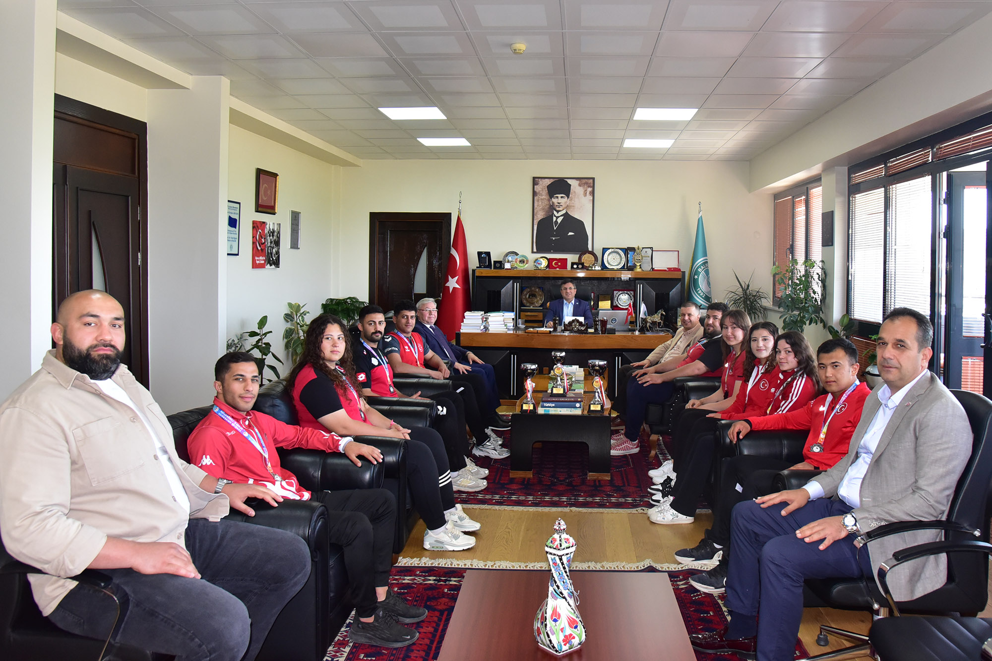 BAÜN Judocuları Madalyalarla Döndü: BAÜN Rektörü Prof. Dr. Yücel Oğurlu'ya Ziyaret 2