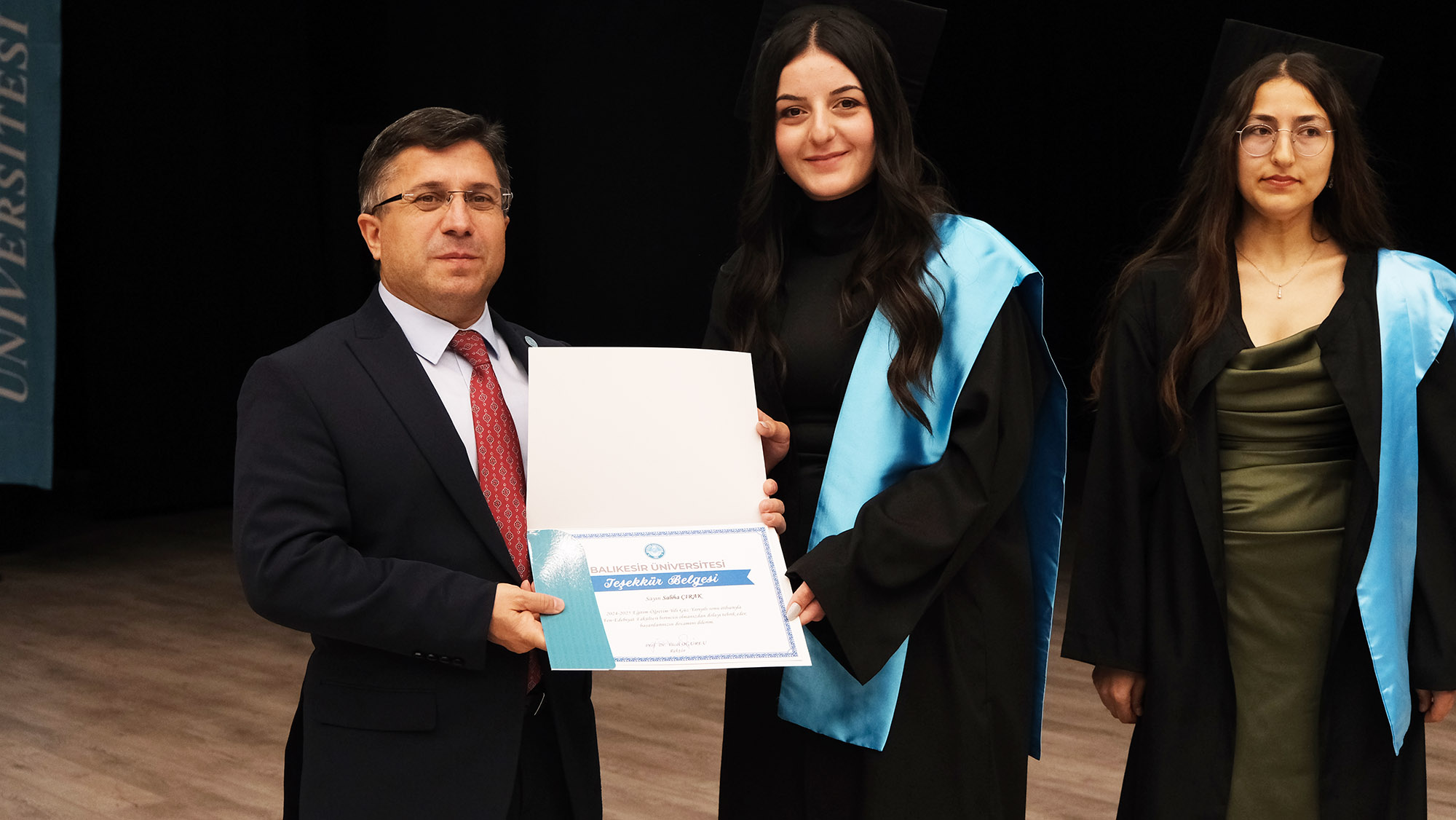 Geleceğe Bilgiyle Yürüyen Gençler uğurlandı: Fen Edebiyat Fakültesi Mezuniyet Coşkusu 5