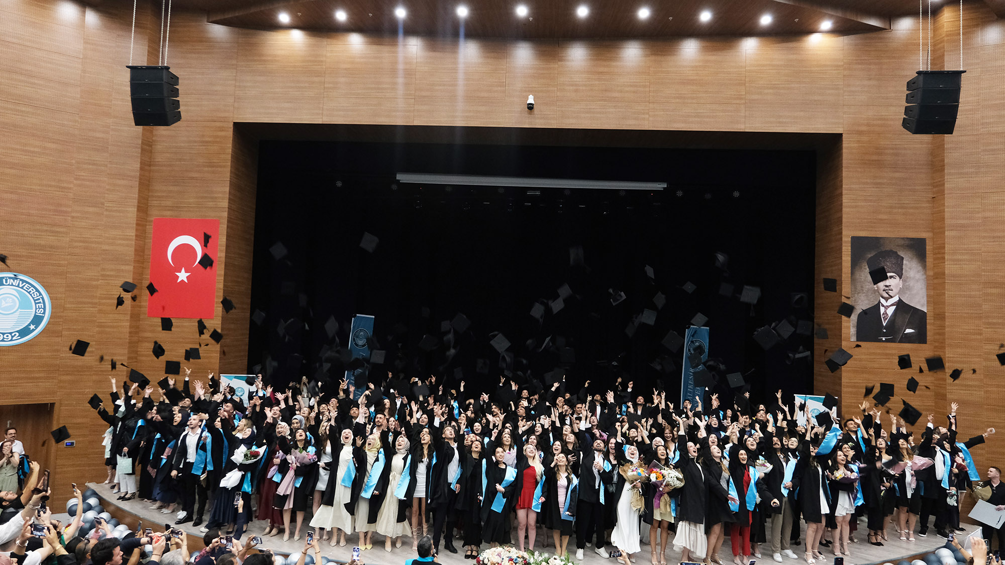 Geleceğe Bilgiyle Yürüyen Gençler uğurlandı: Fen Edebiyat Fakültesi Mezuniyet Coşkusu 11