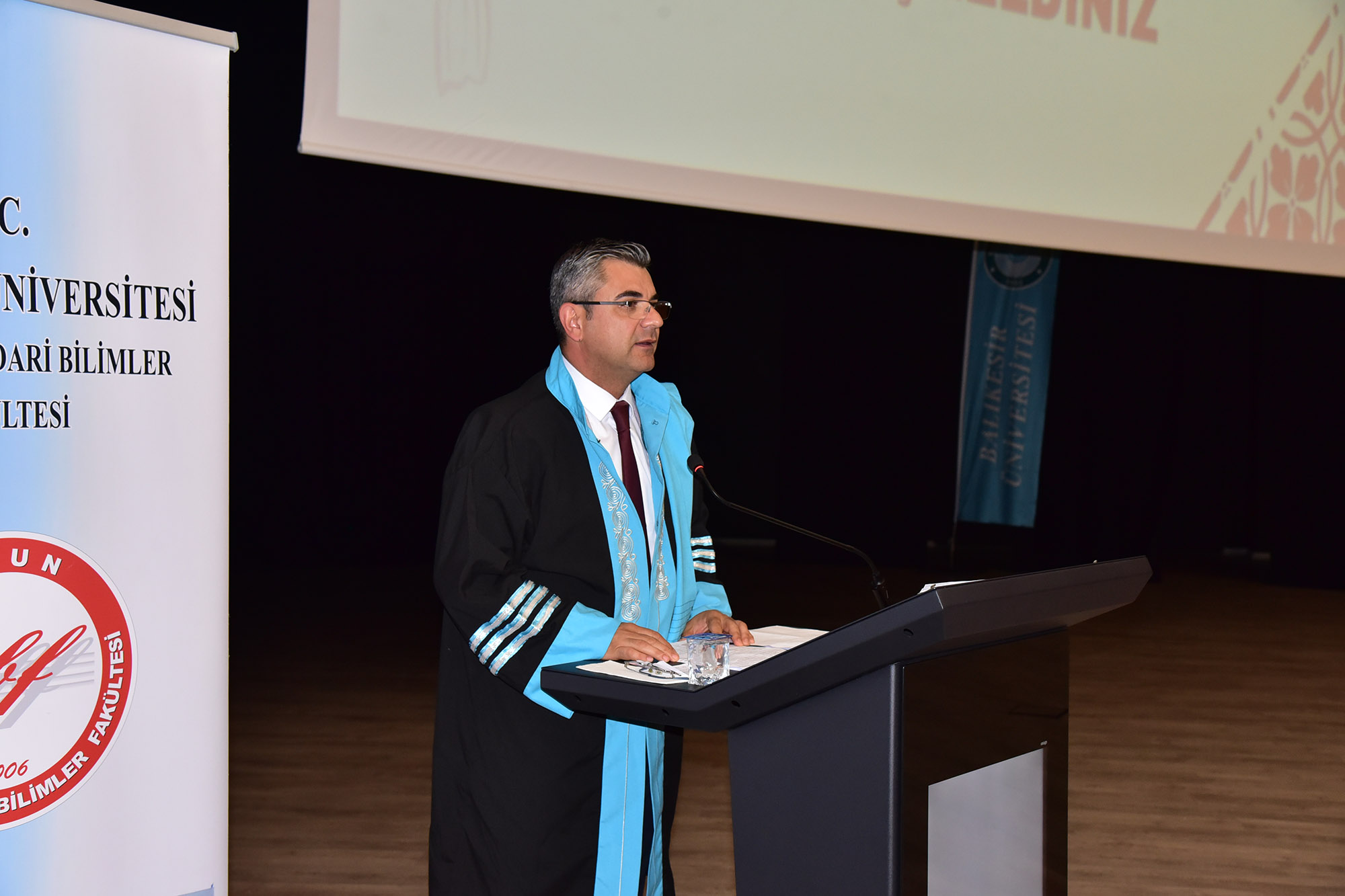 İş Dünyasının Yeni Aktörleri Göreve Hazır: İktisadi ve İdari Bilimler Fakültesinde Mezuniyet Gururu 4