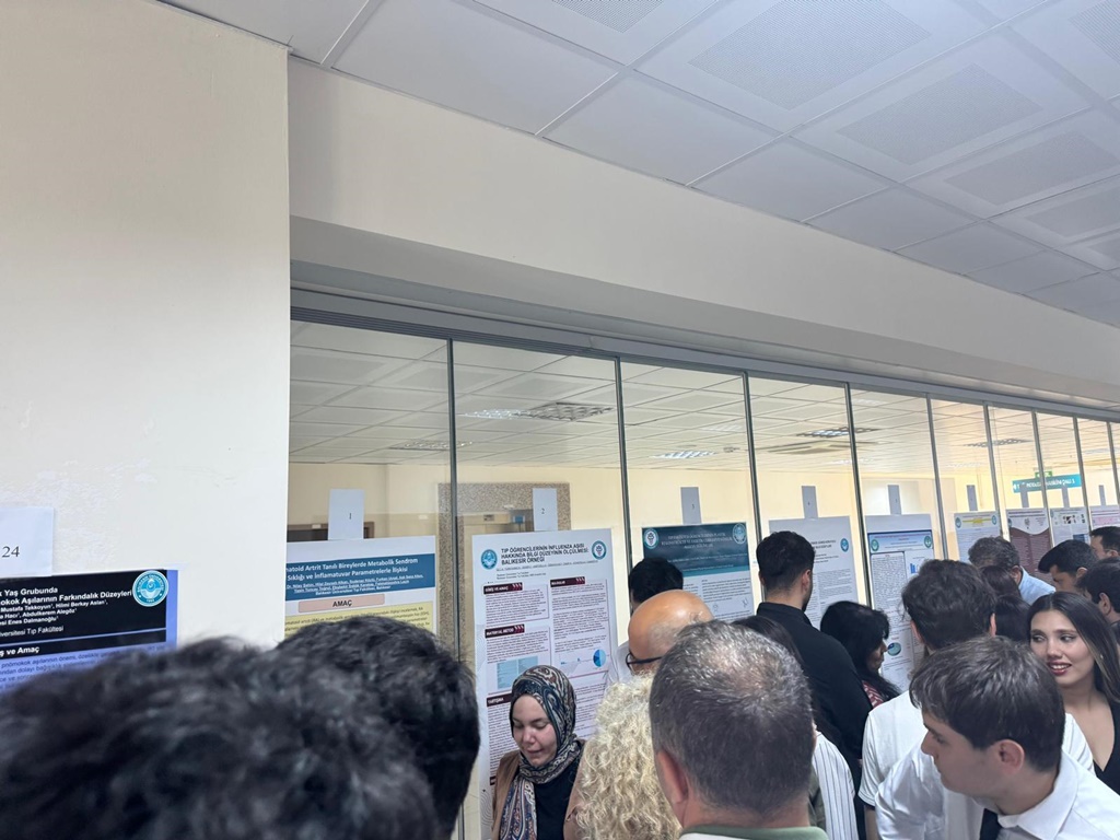 Fakültemizde bir ilk: Bilimsel Okuryazarlık Dersi Kapsamında Bilimsel Poster sunumu gerçekleştirildi.  2