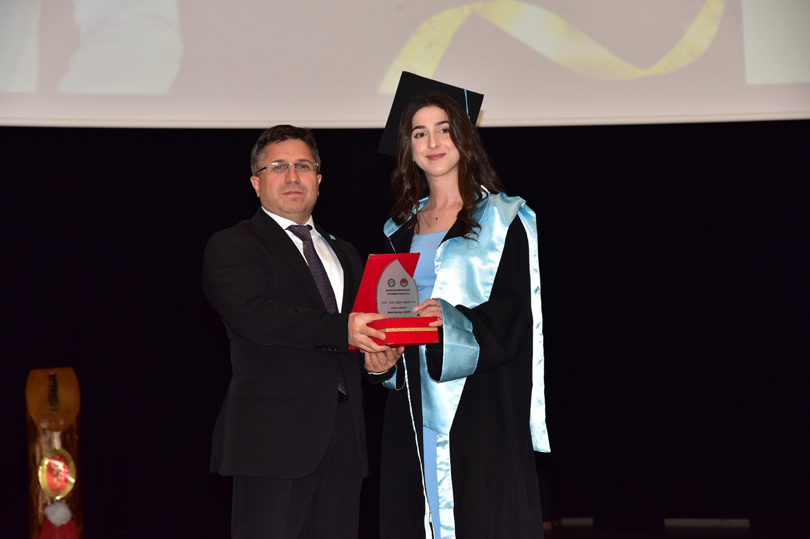 Can Dostlarına Adanmış Bir Meslek: BAÜN Veteriner Fakültesinde Mezuniyet Coşkusu 8