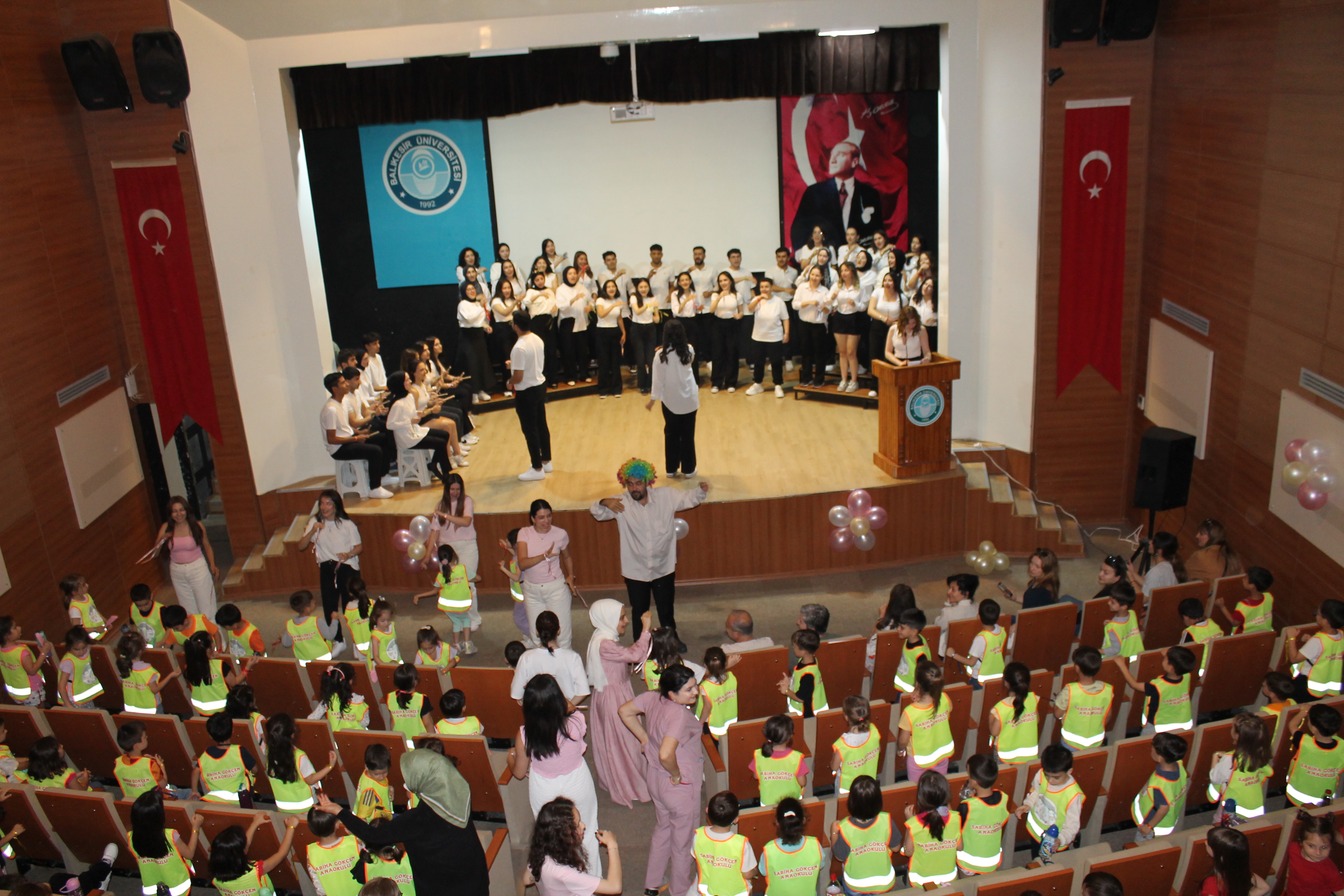 Fakültemizde "Minik Notalar Şenliği" Coşkuyla Gerçekleşti 4