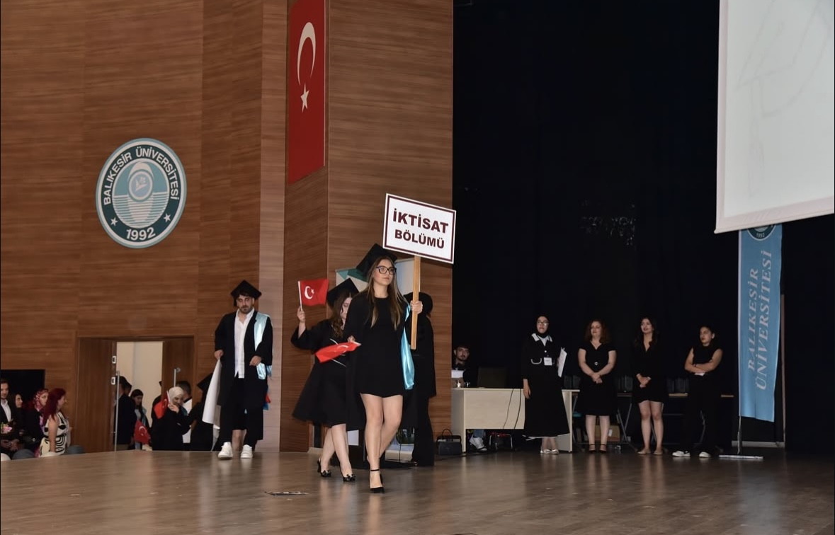 2024-2025 Eğitim - Öğretim Yılı İktisadi ve İdari Bilimler Fakültesi Mezuniyet Töreninden Geriye Kalanlar..... 11