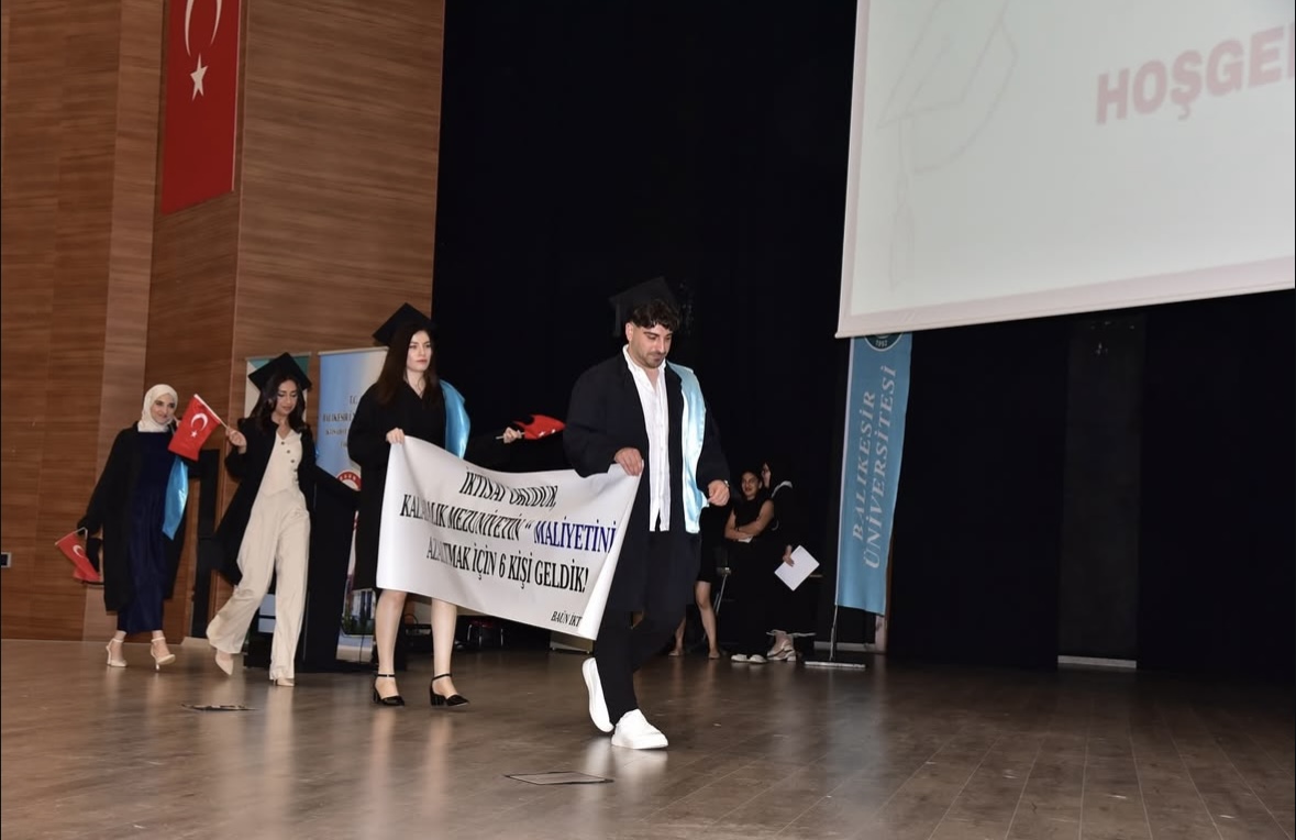 2024-2025 Eğitim - Öğretim Yılı İktisadi ve İdari Bilimler Fakültesi Mezuniyet Töreninden Geriye Kalanlar..... 12