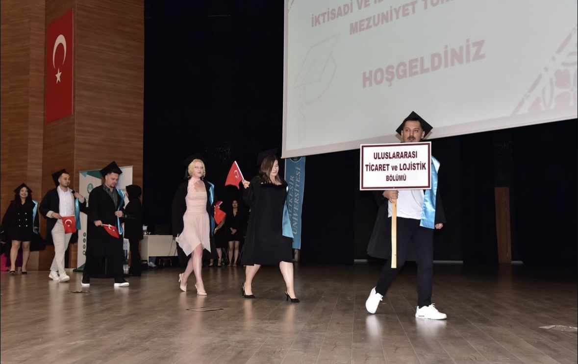 2024-2025 Eğitim - Öğretim Yılı İktisadi ve İdari Bilimler Fakültesi Mezuniyet Töreninden Geriye Kalanlar..... 8