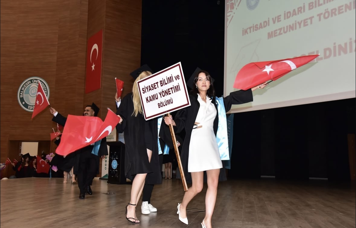 2024-2025 Eğitim - Öğretim Yılı İktisadi ve İdari Bilimler Fakültesi Mezuniyet Töreninden Geriye Kalanlar..... 9