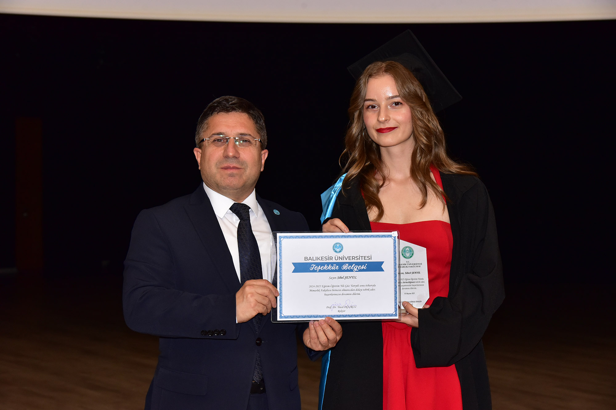 Hayalleri Çizen Eller Artık Mimar: Mimarlık Fakültesinden Mezuniyet Sevinci 6