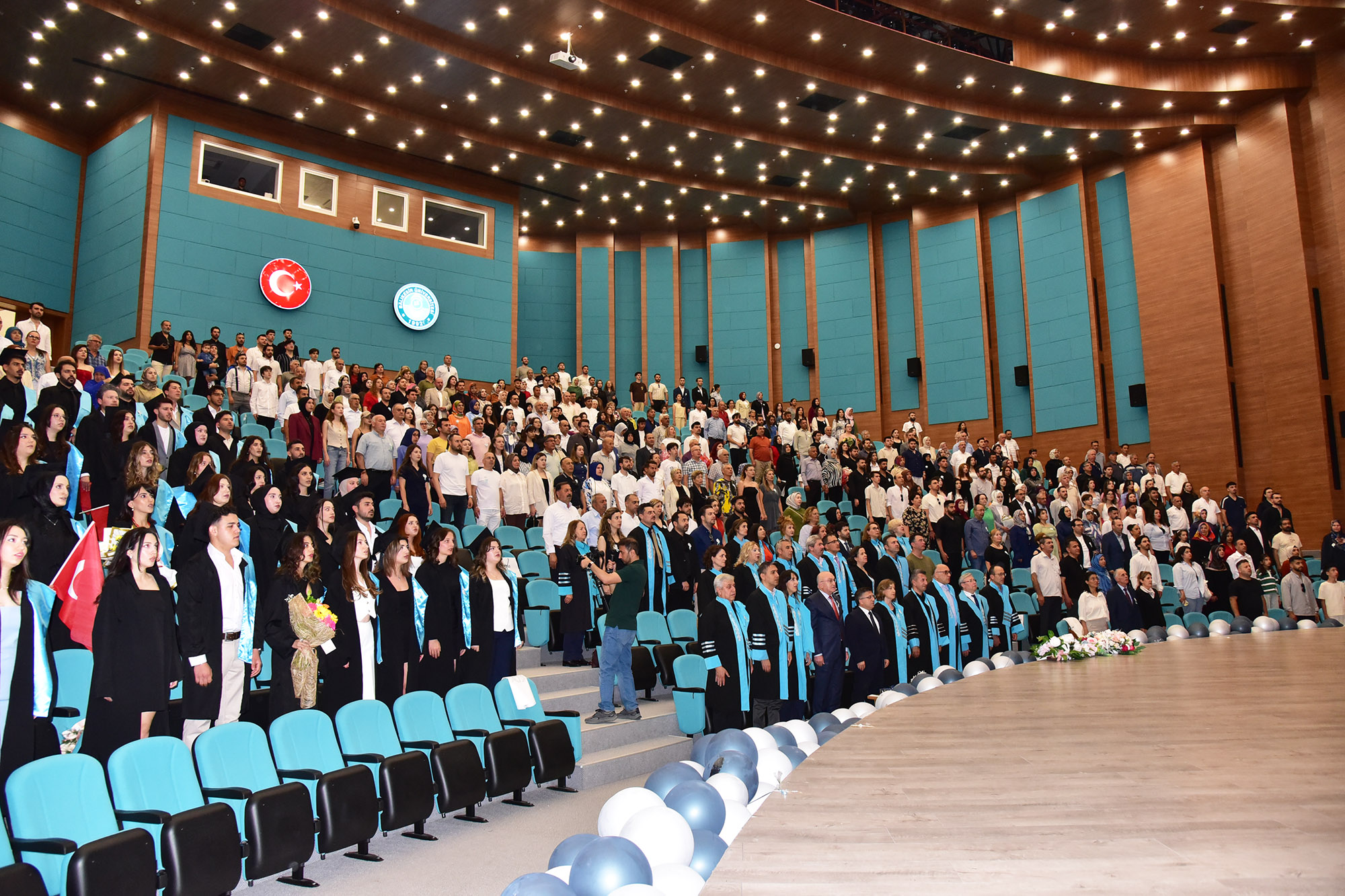 Hayalleri Çizen Eller Artık Mimar: Mimarlık Fakültesinden Mezuniyet Sevinci 2