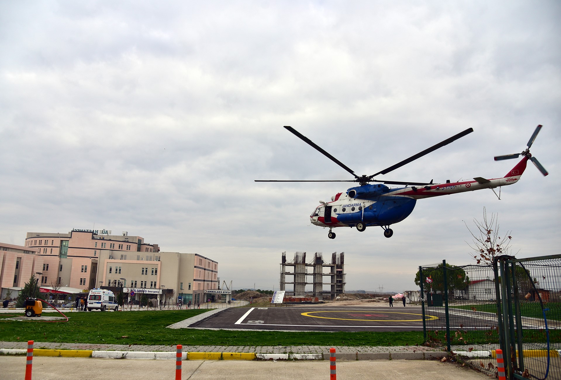 BAÜN Hastanesinden Sağlıkta Büyük Adım: Heliport Acil İniş Alanı Hizmete Girdi 8