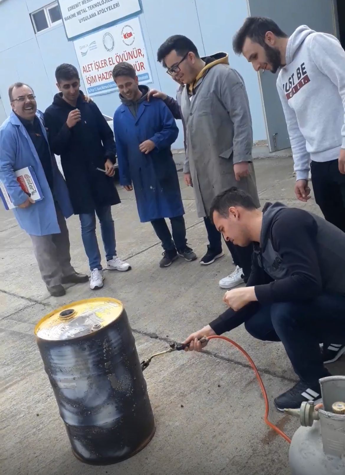 Edremit MYO Makine Programı Öğrencilerinden Fonksiyonel ve Estetik Barbekü Tasarımı