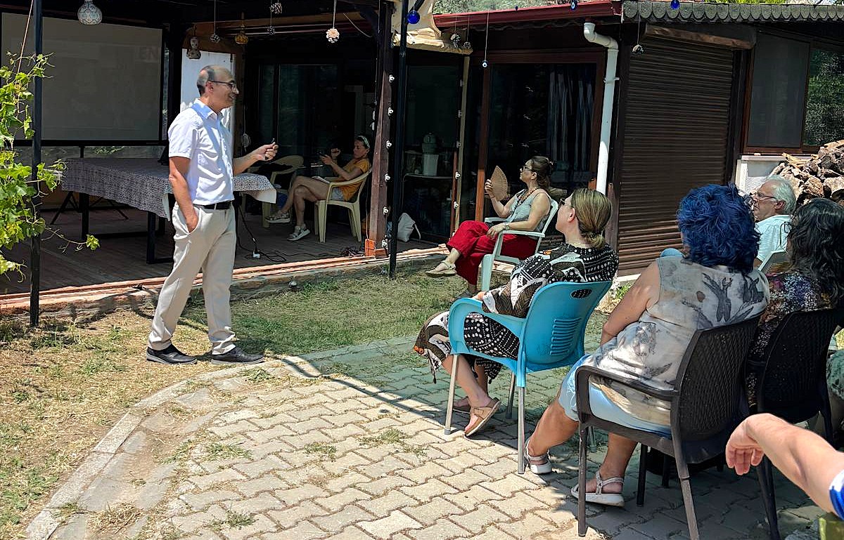 Edremit MYO'dan Dış Paydaşımız Adatepe Zeus'un Düzenlediği Bahçe Şenliği'ne Bilimsel Katkı