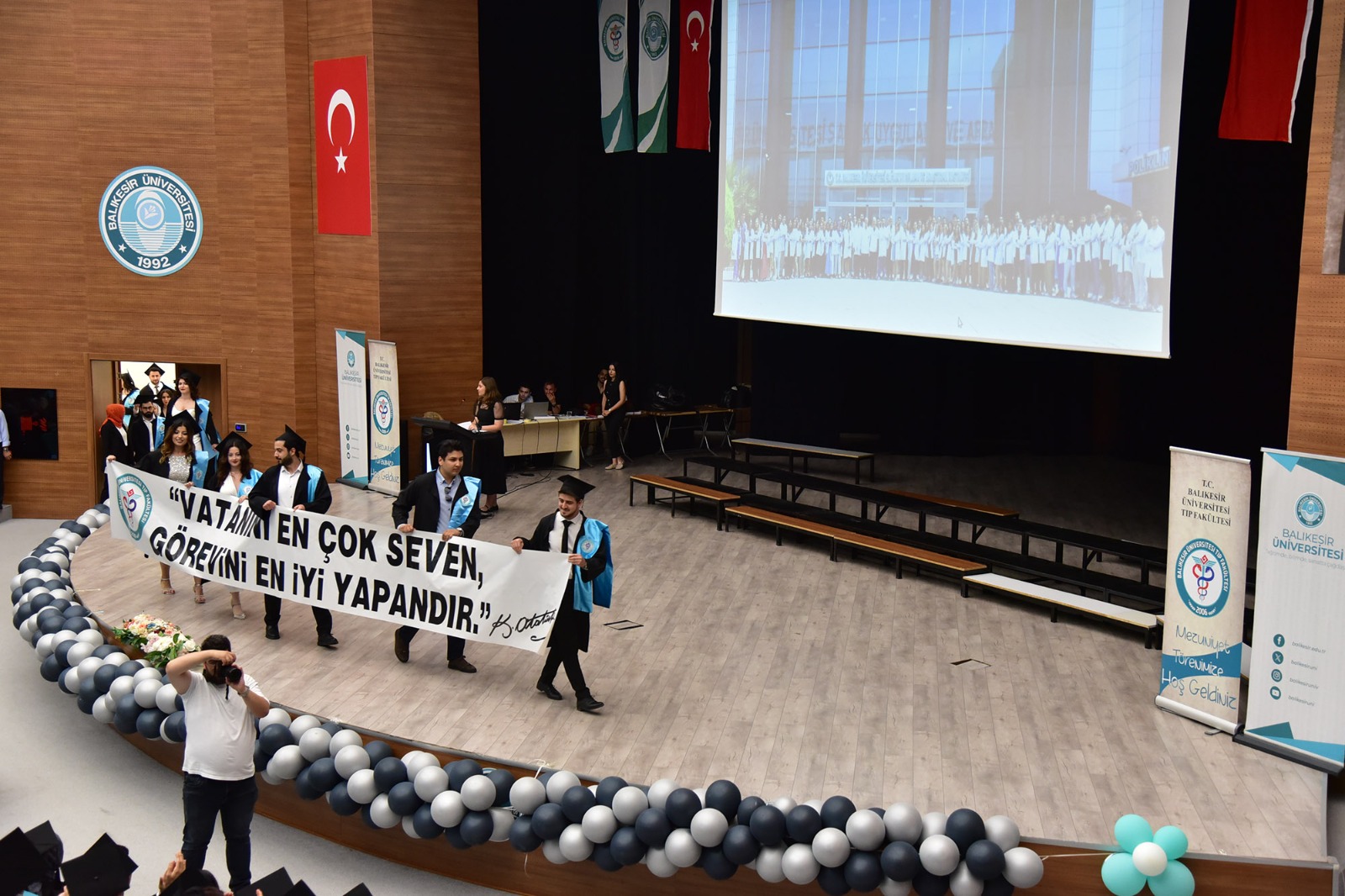 BAÜN’lü Genç Hekimler Mesleğe Uğurlandı: Tıp Fakültesinde Mezuniyet Gururu 14