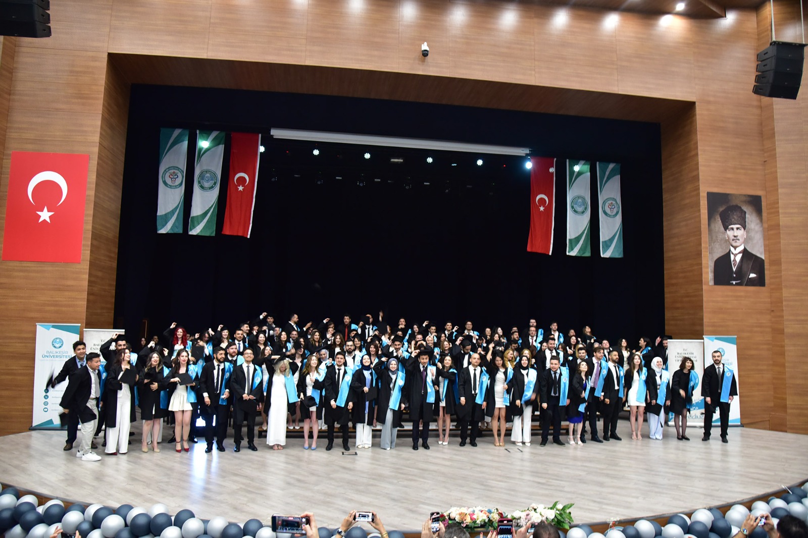 BAÜN’lü Genç Hekimler Mesleğe Uğurlandı: Tıp Fakültesinde Mezuniyet Gururu 16