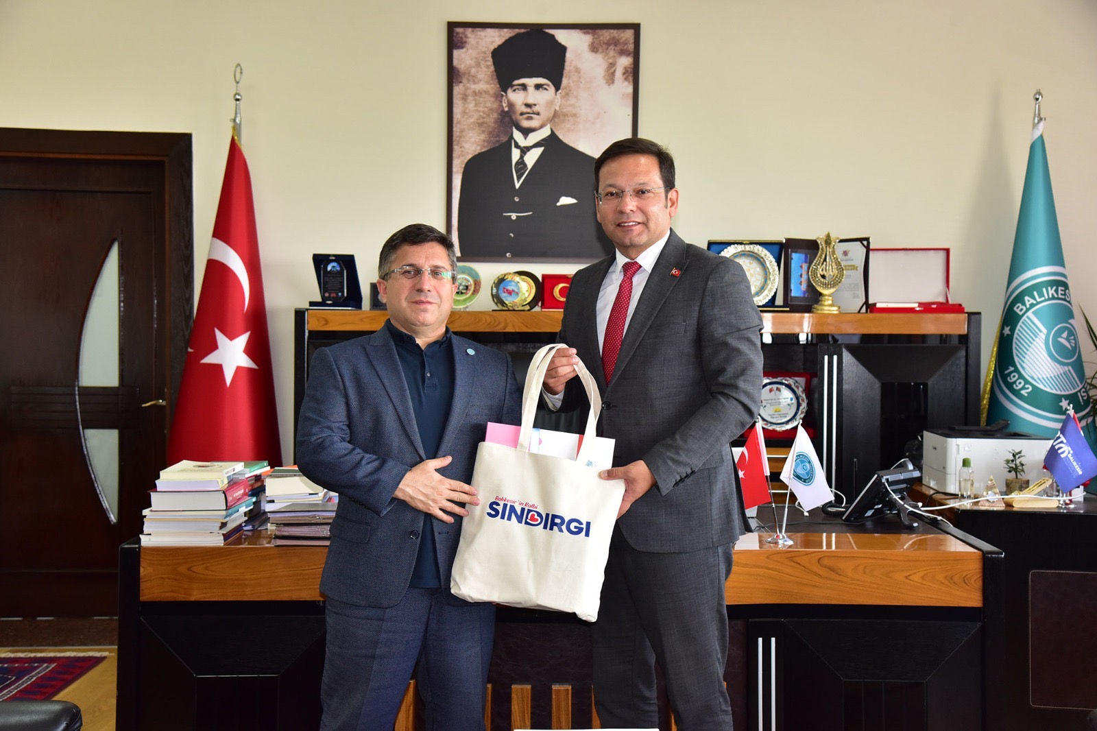 Sındırgı Belediye Başkanı Serkan Sak, Rektör Oğurlu’yu Ziyaret Etti 2