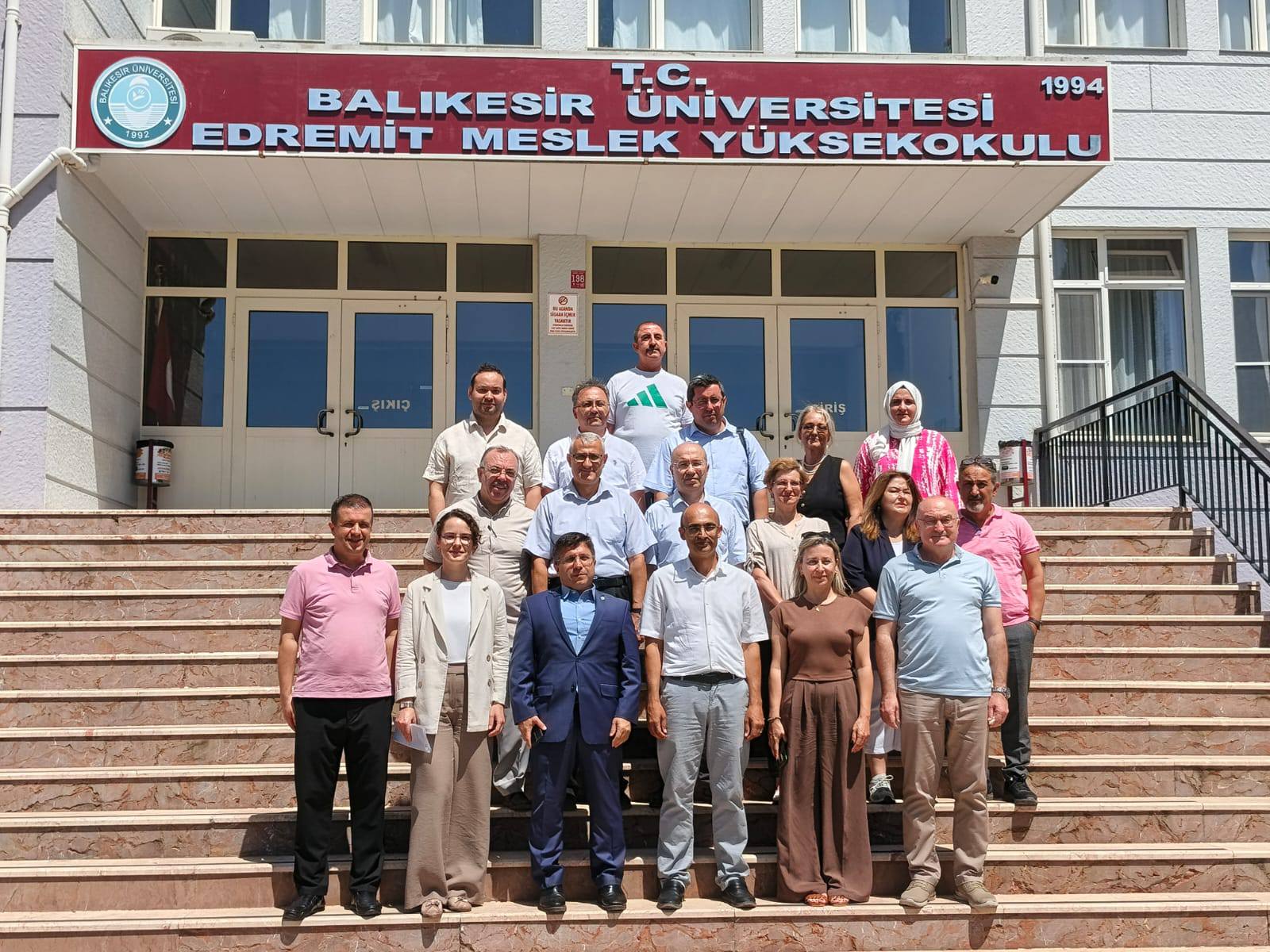 Rektör Oğurlu'dan Edremit MYO Müdürlüğüne Hayırlı Olsun Ziyareti