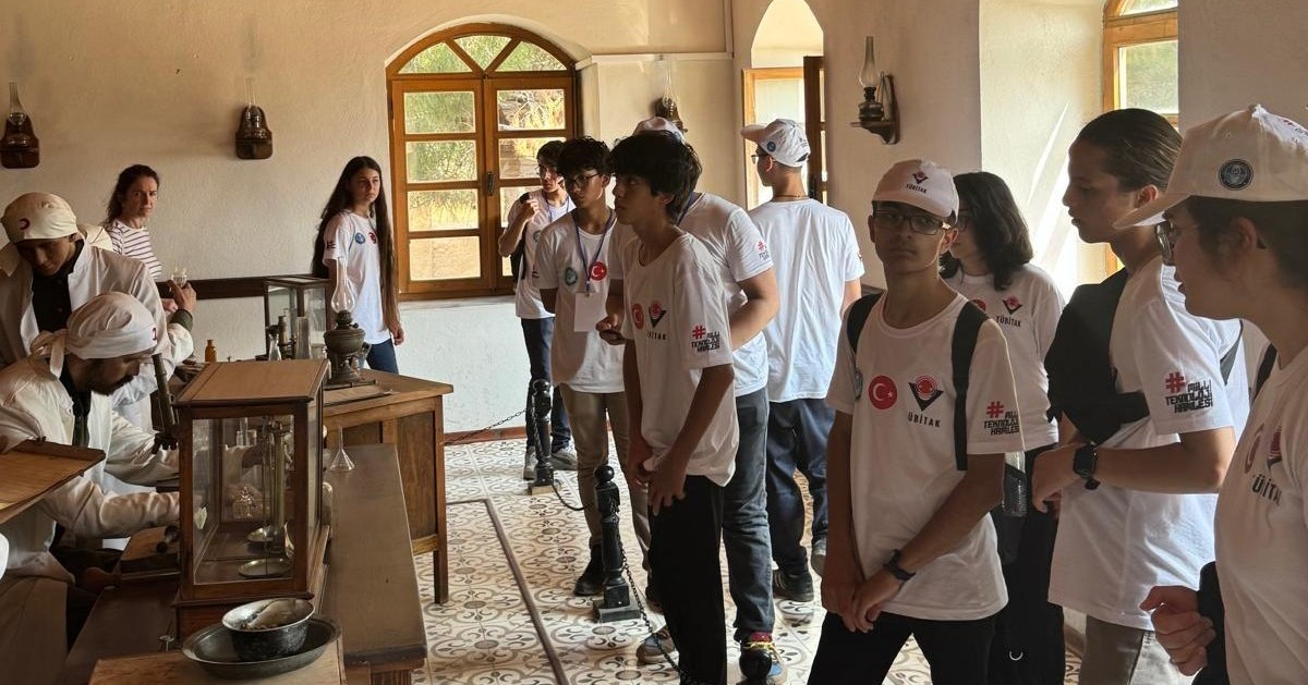 Deprem Bölgesinden Gelen Gençlerle Tarihin ve Bilimin İzinde Çanakkale Ruhu Nanoteknolojiyle Buluştu 2