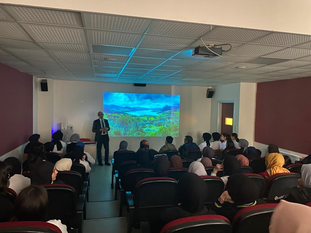 Öğretim Elemanımız tarafından lise öğrencilerine ülkemizin biyoçeşitliliği hakkında seminer verildi.