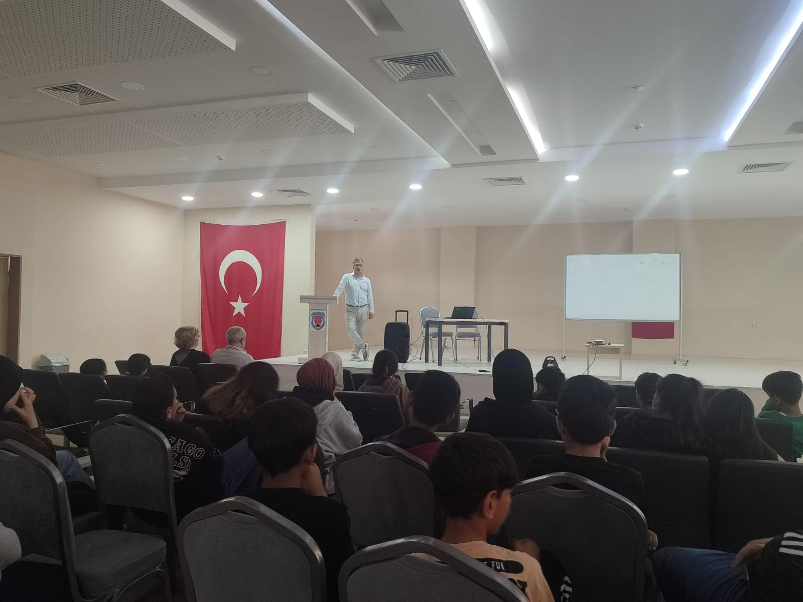 Öğretim Elemanımız Dr. Cenk PAŞA, TÜBİTAK Bilim Söyleşisi Gerçekleştirdi