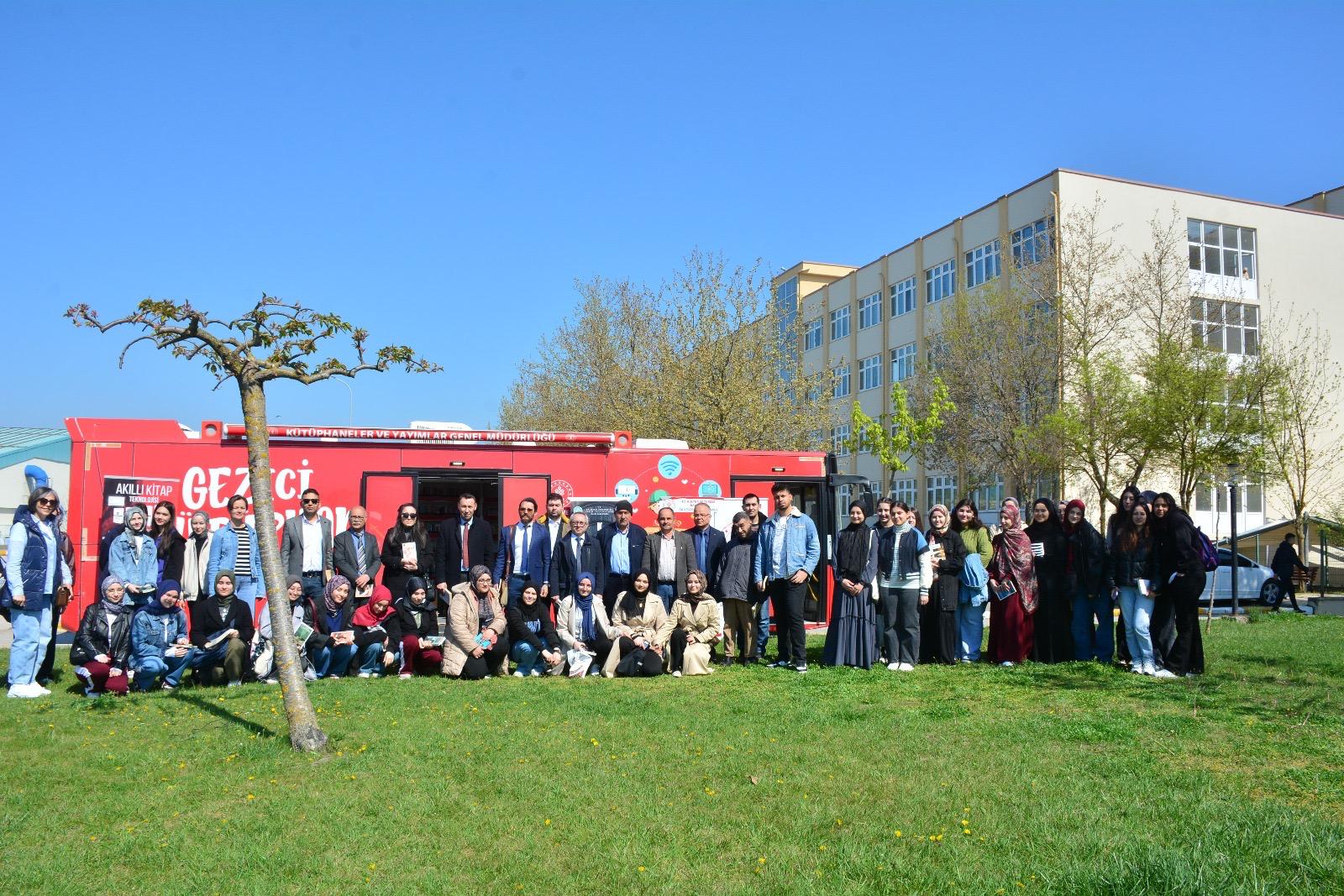 Kütüphane Topluluğundan Anlamlı Etkinlik: Kitaplarla Buluşma 4