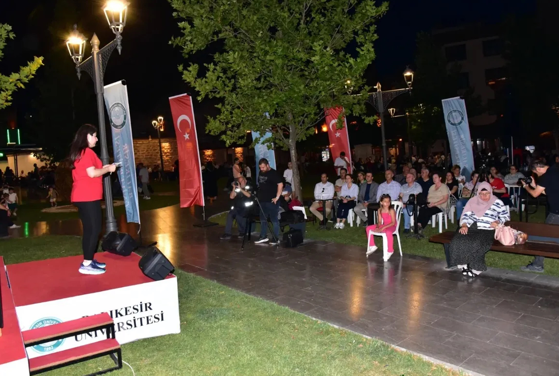 Balıkesir Üniversitesi Bilim Kafe Serisi İlk Buluşması: Meslekler ve Kariyer Yolculuğu Büyük İlgi Gördü 3