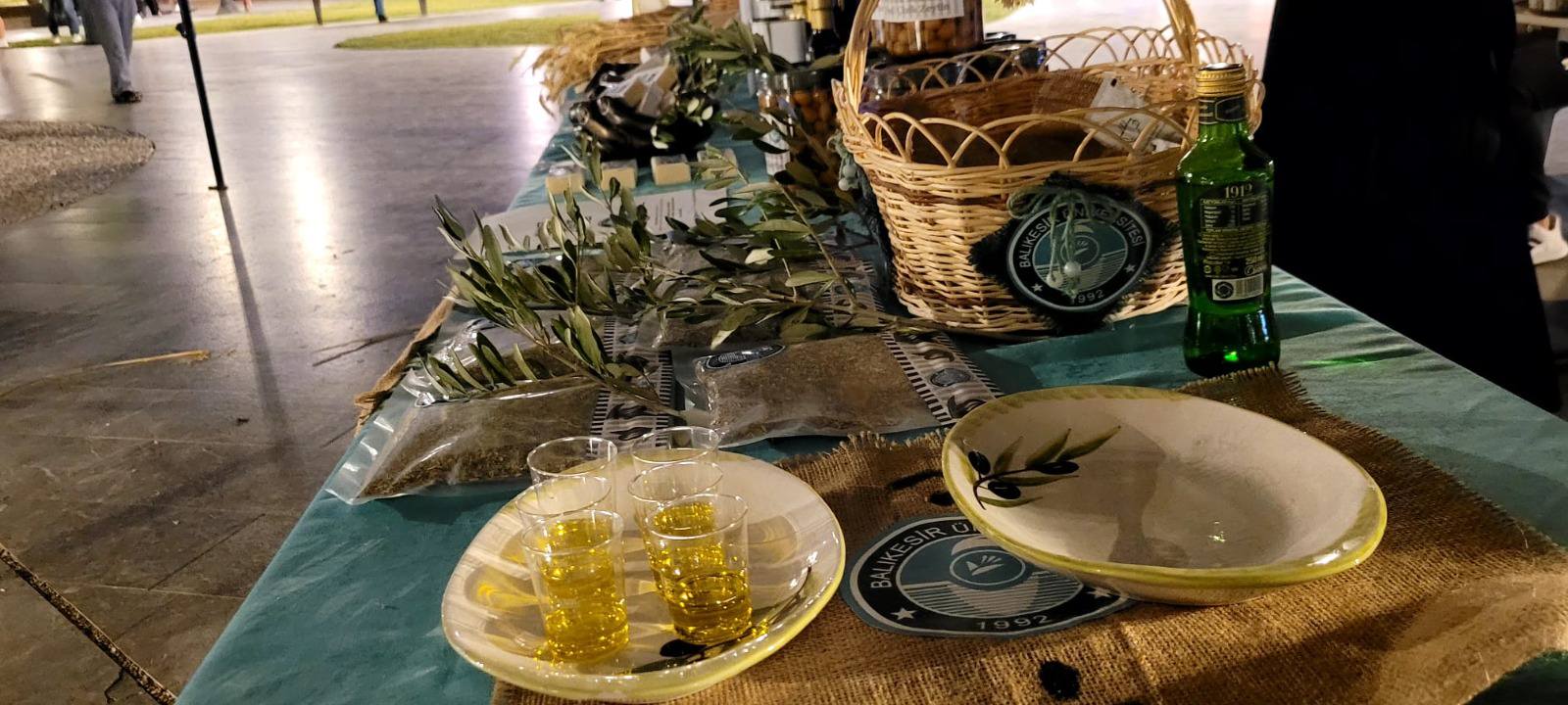 Edremit MYO, Bilim Kafe Etkinliğinde Zeytin Ürünleriyle Yer Aldı 3