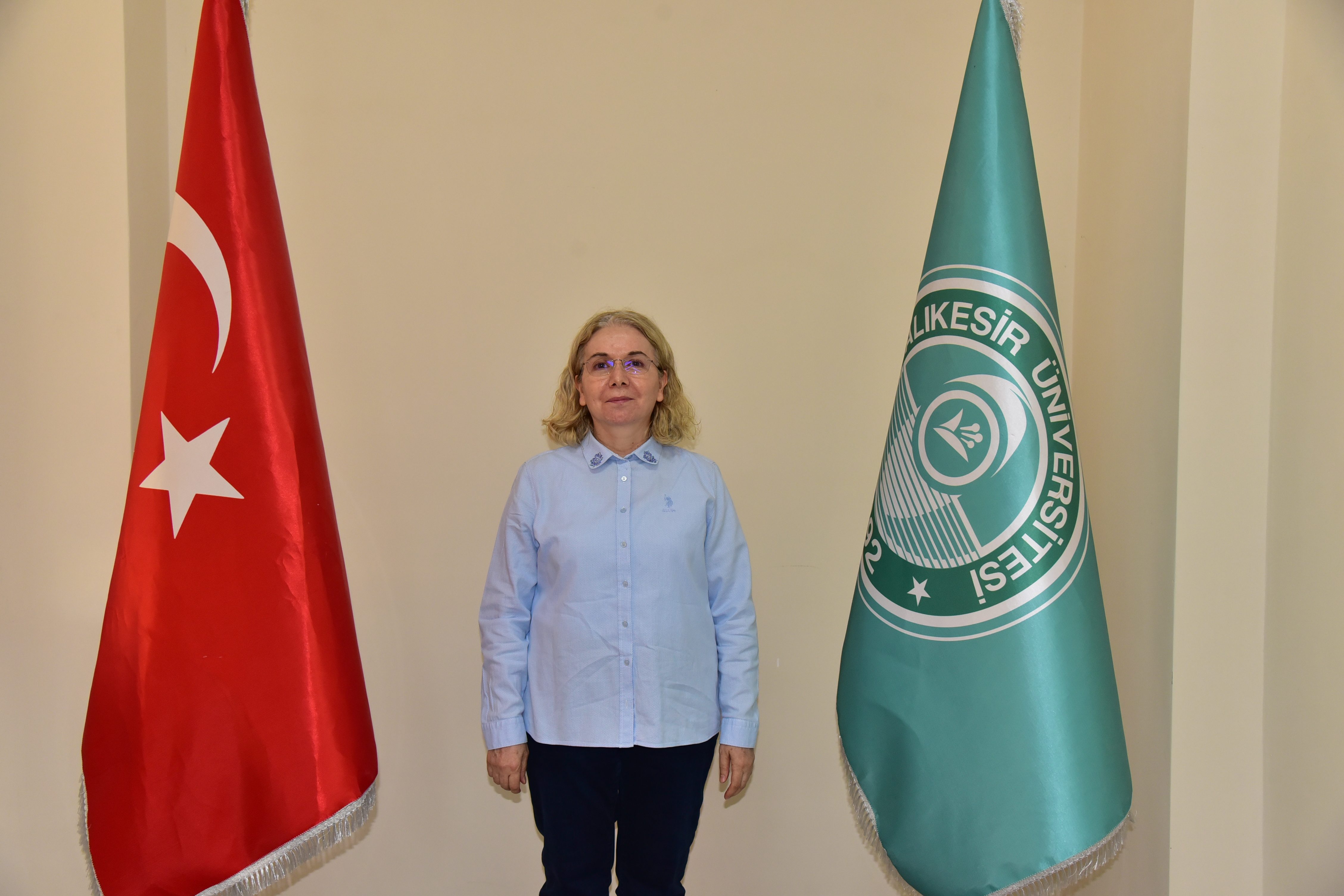 Prof.Dr. Hacer AŞIK EV