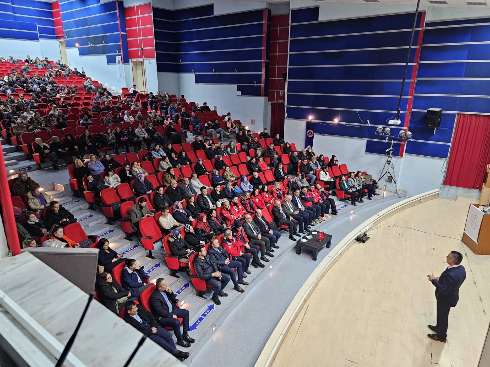 Anabilim Dalı Başkanımız Prof. Dr. Hakan ÖNAL tarafından Milli Eğitim Veli Akademisi'nde Afet Farkındalık Eğitimi Semineri