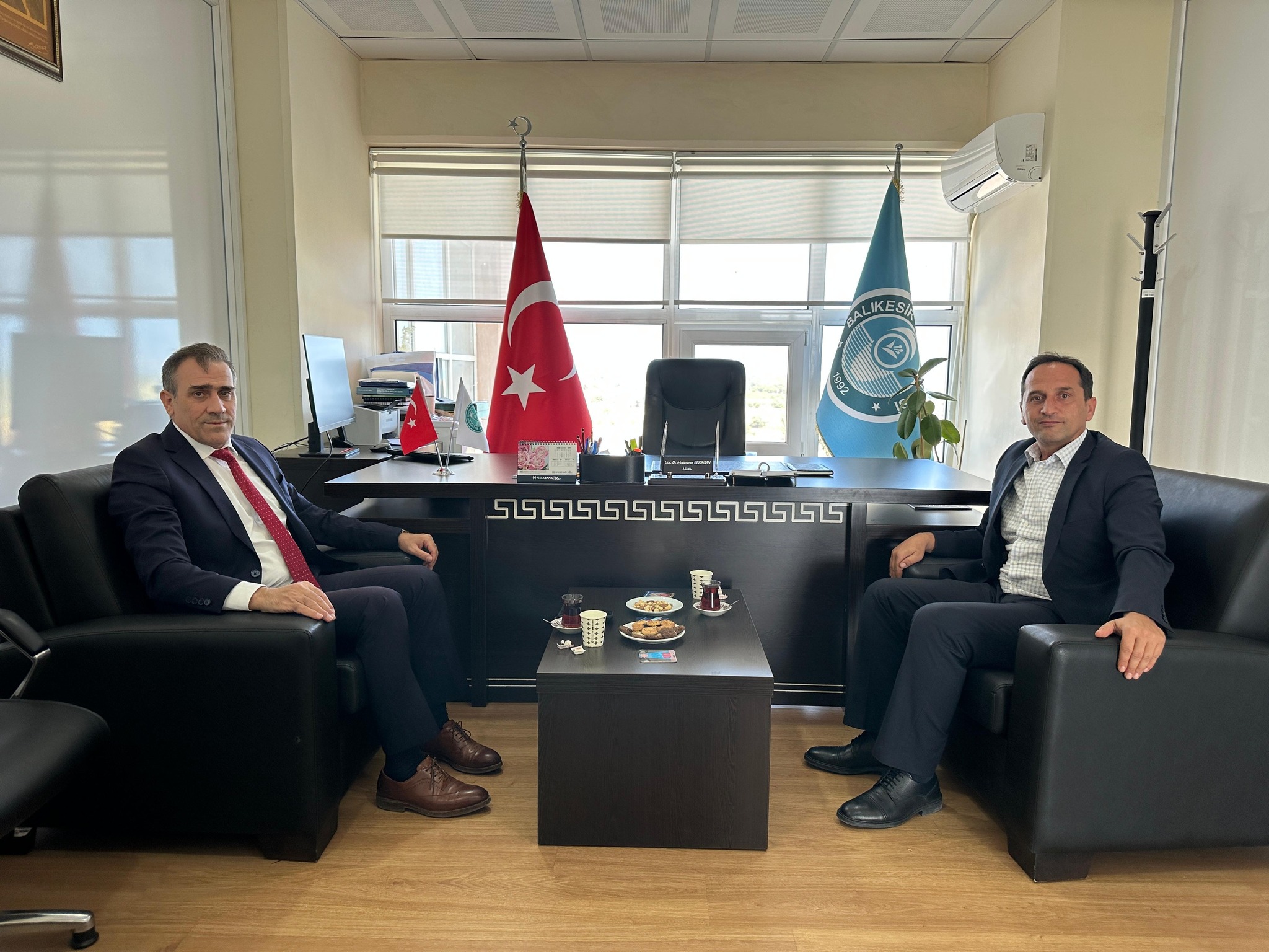 Burhaniye Kaymakamı İlyas Memiş'ten Yüksekokulumuza Veda Ziyareti