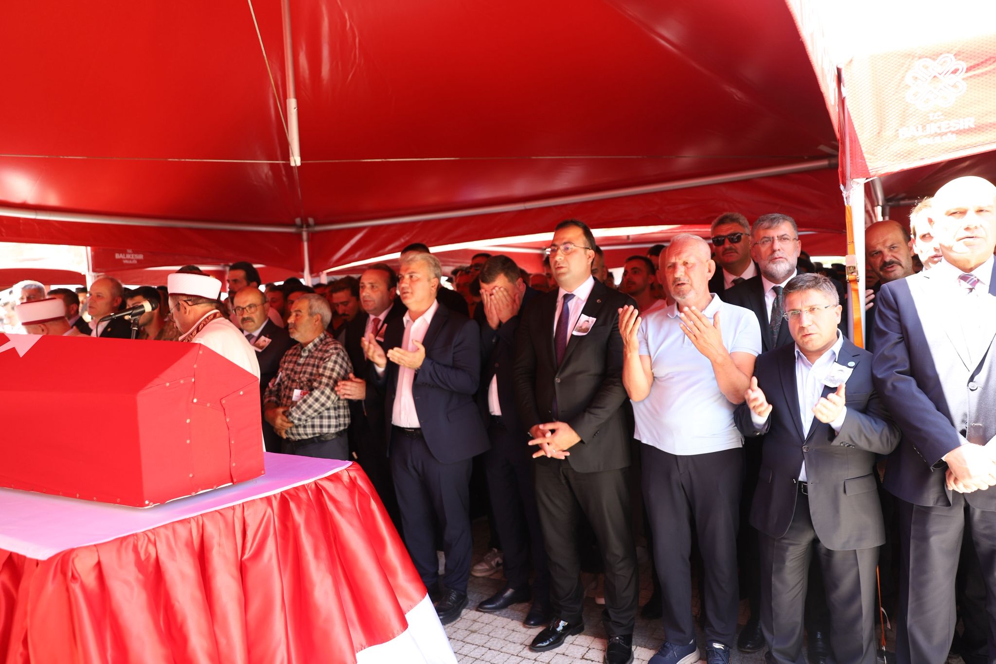 Üniversitemiz Mezunu Şehidimiz Piyade Sözleşmeli Er Ahmet Kuşak Dualarla Son Yolculuğuna Uğurlandı 4