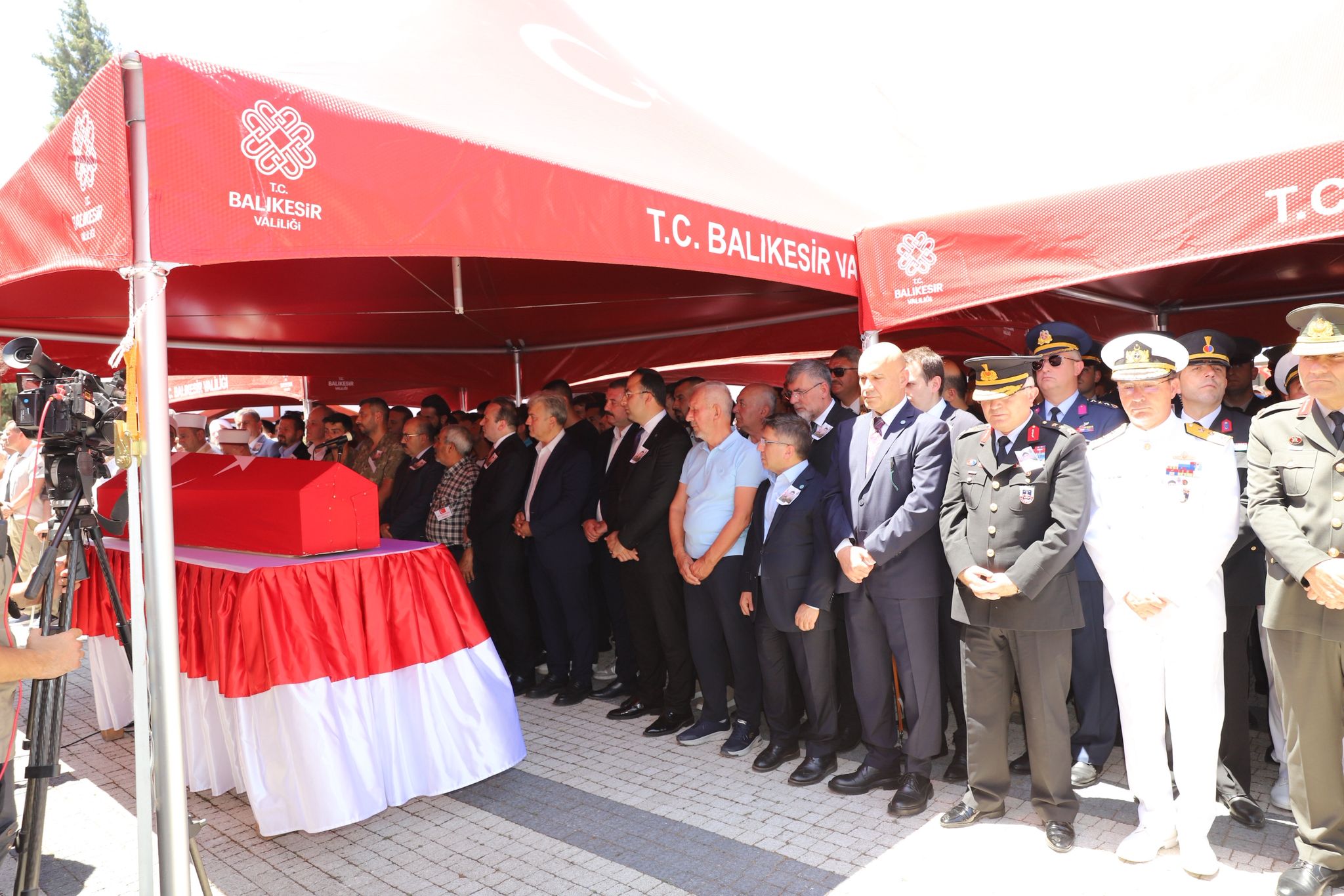 Üniversitemiz Mezunu Şehidimiz Piyade Sözleşmeli Er Ahmet Kuşak Dualarla Son Yolculuğuna Uğurlandı 3