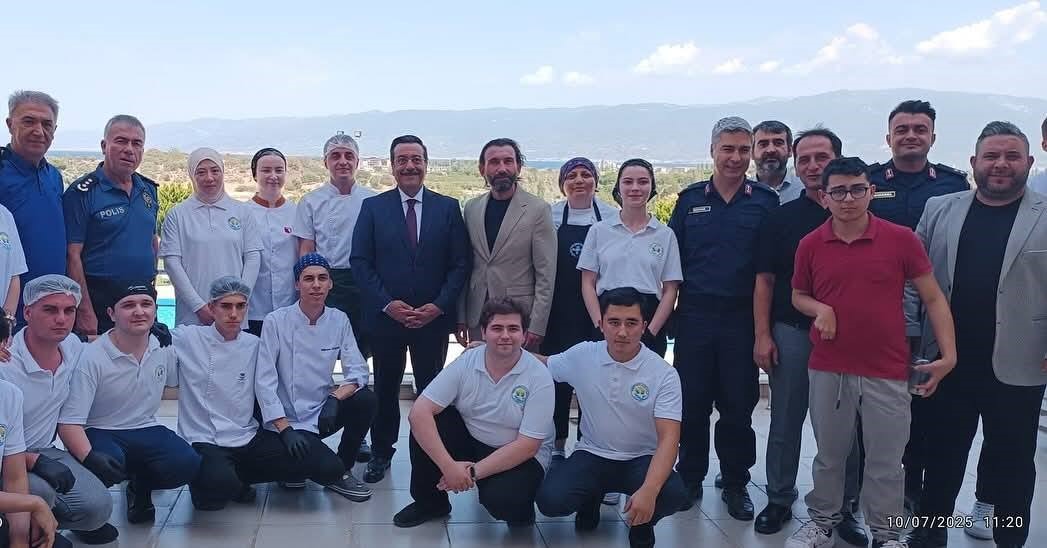 Burhaniye Uygulamalı Bilimler'de Geleneksel Aşure Hayrı Düzenlendi