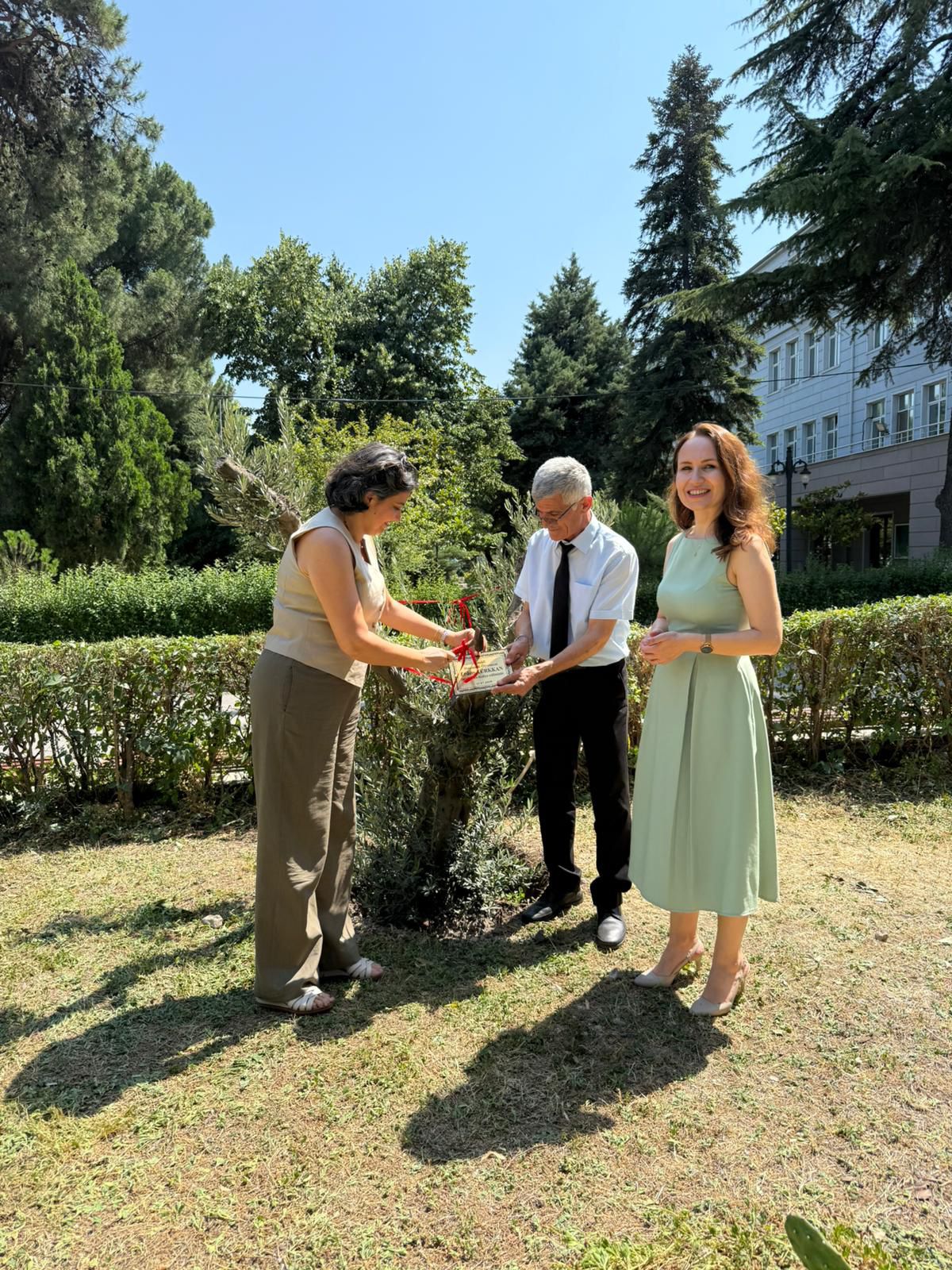 Fakültemiz Bahçesinde Zeytin Ağacı Dikimi Etkinliği 1