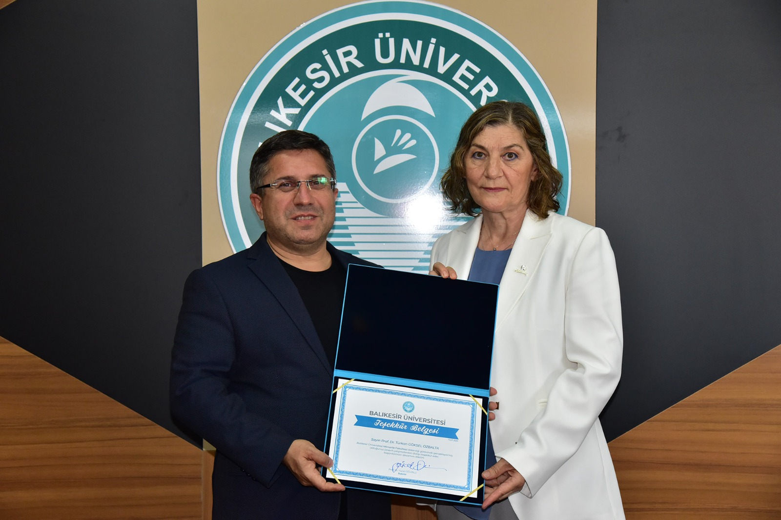 Fakültemizde Dekanlık Görev Değişimi Gerçekleşti 1