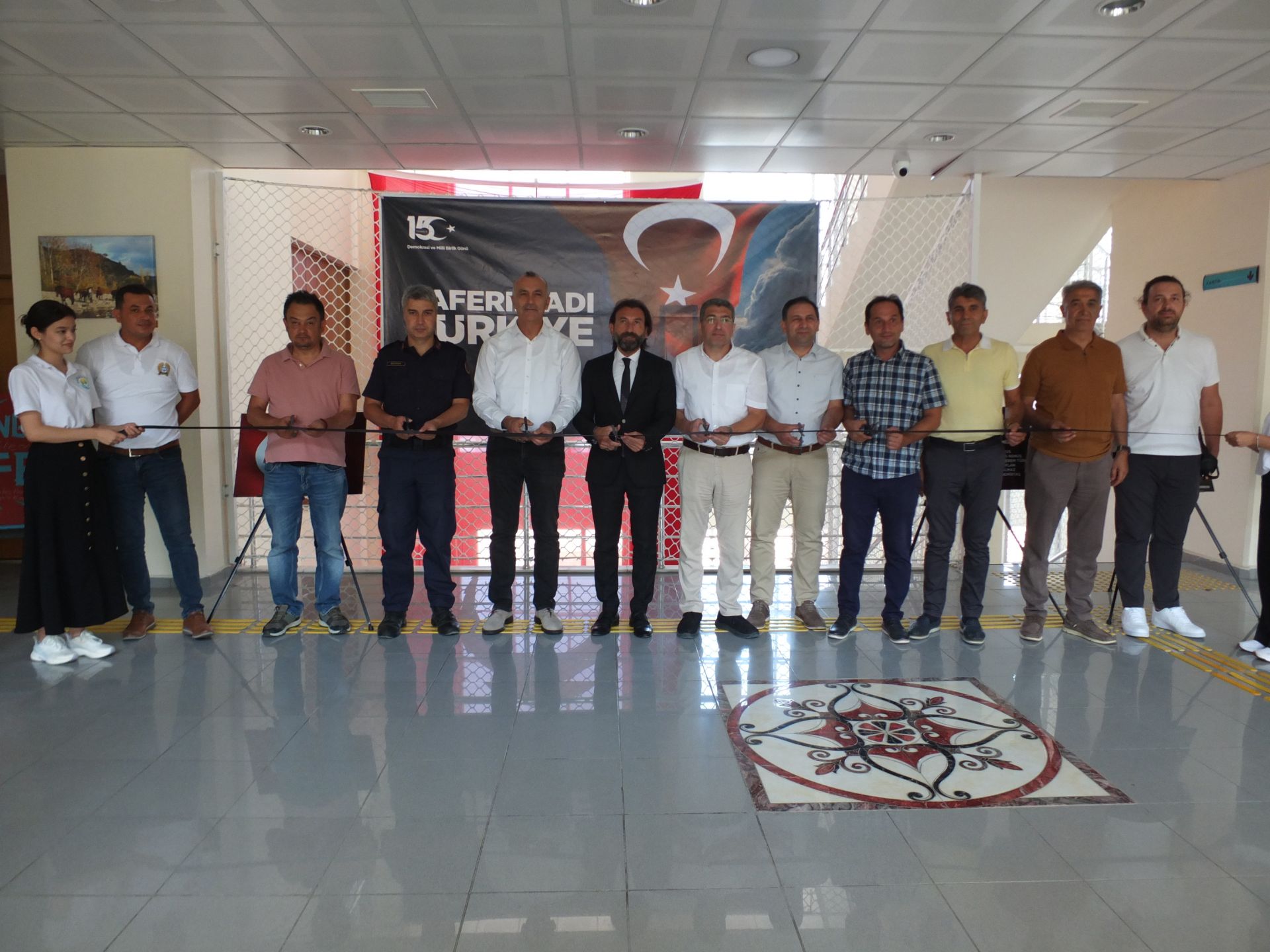 Burhaniye de 15 Temmuz Fotoğrafları Sergisi açıldı 2