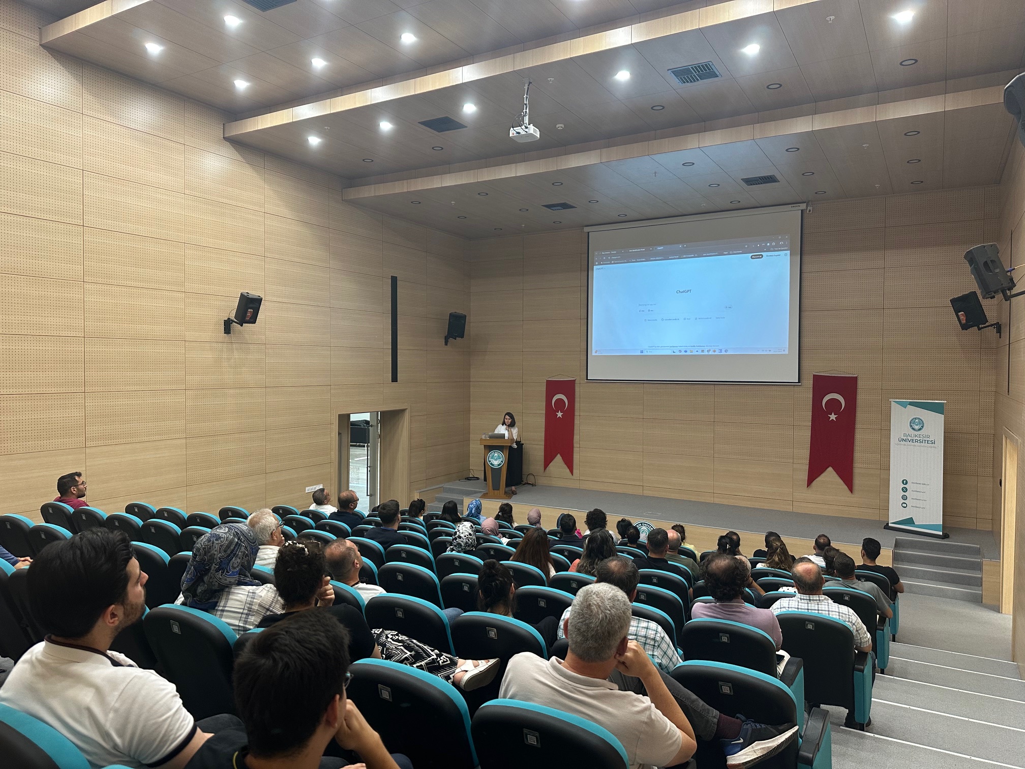 Üniversitemiz İdari Personeline Yapay Zeka Bilgilendirme Eğitimi Verildi 1