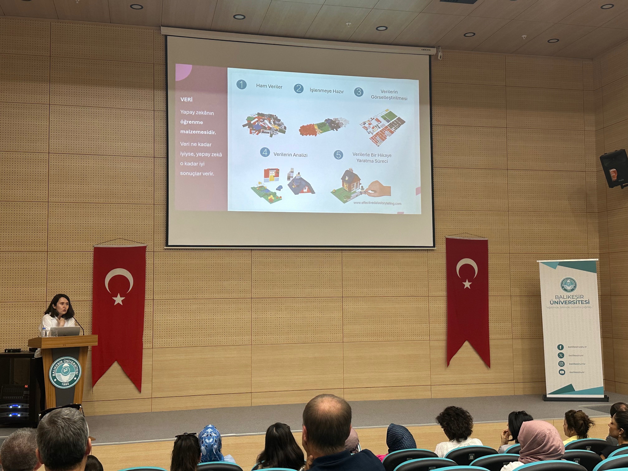 Üniversitemiz İdari Personeline Yapay Zeka Bilgilendirme Eğitimi Verildi