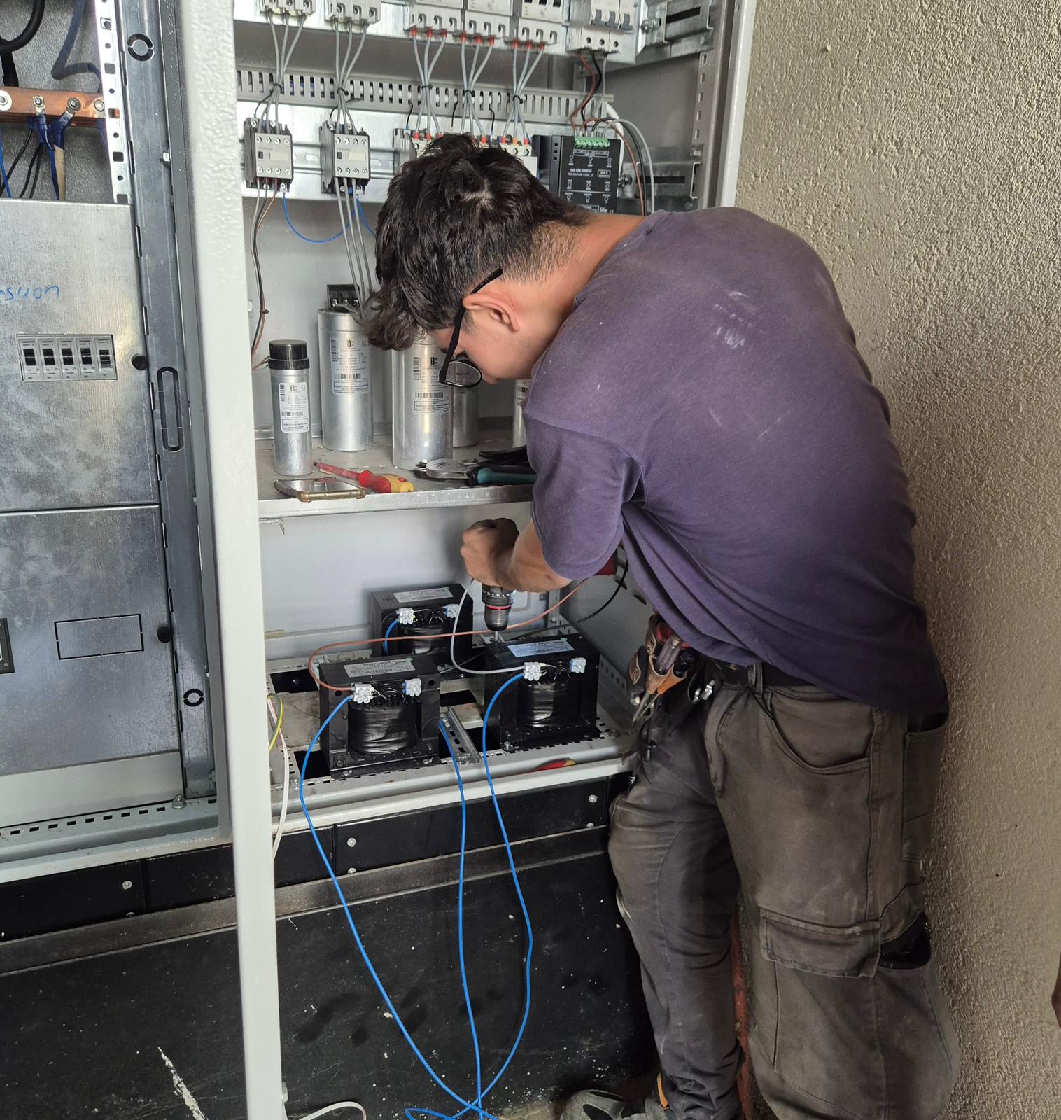 Yüksekokulumuz Elektrik Sistemi Güçlendirilerek Enerji Tasarrufu Konusunda Önemli Adımlar Atıldı.. 2