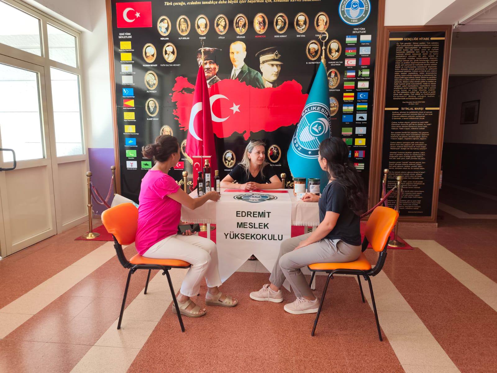 Edremit MYO Tercih ve Tanıtım Standı 1-13 Ağustos Tarihleri Arasında Aday Öğrencilerimizi Bekliyor