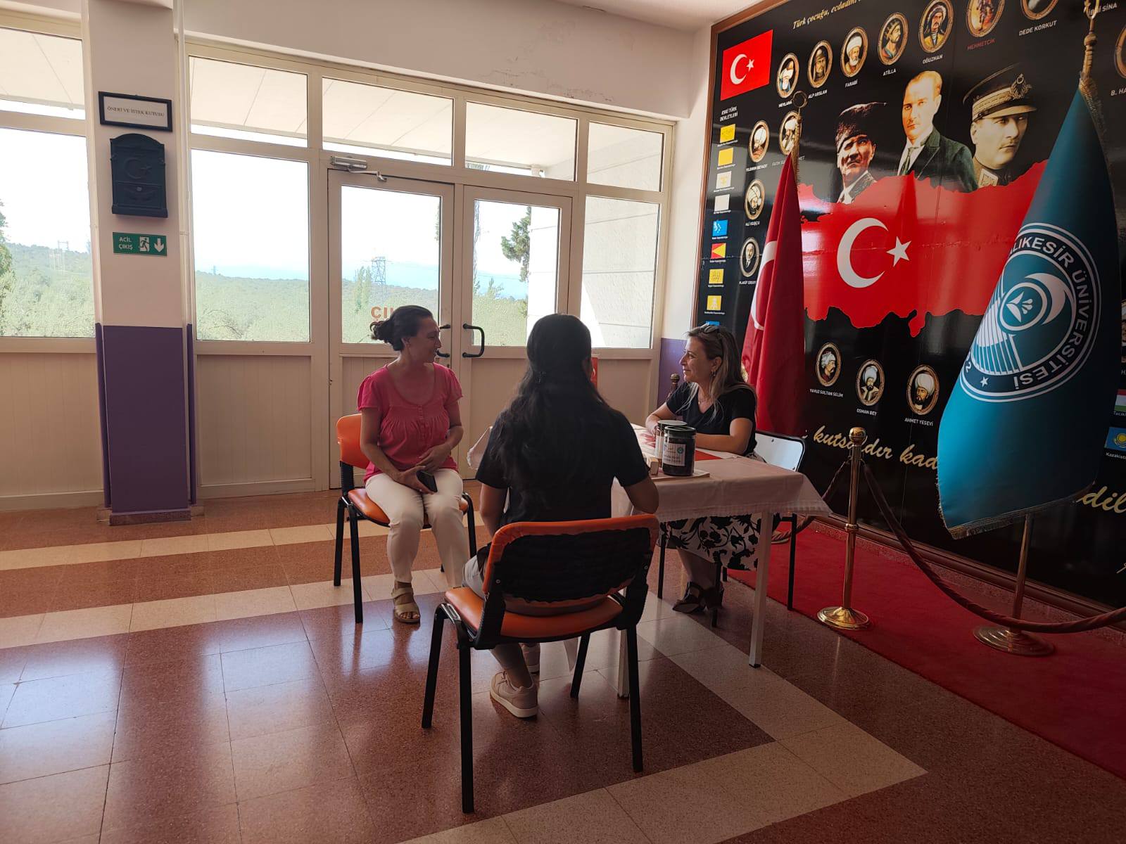 Edremit MYO Tercih ve Tanıtım Standı 1-13 Ağustos Tarihleri Arasında Aday Öğrencilerimizi Bekliyor 3