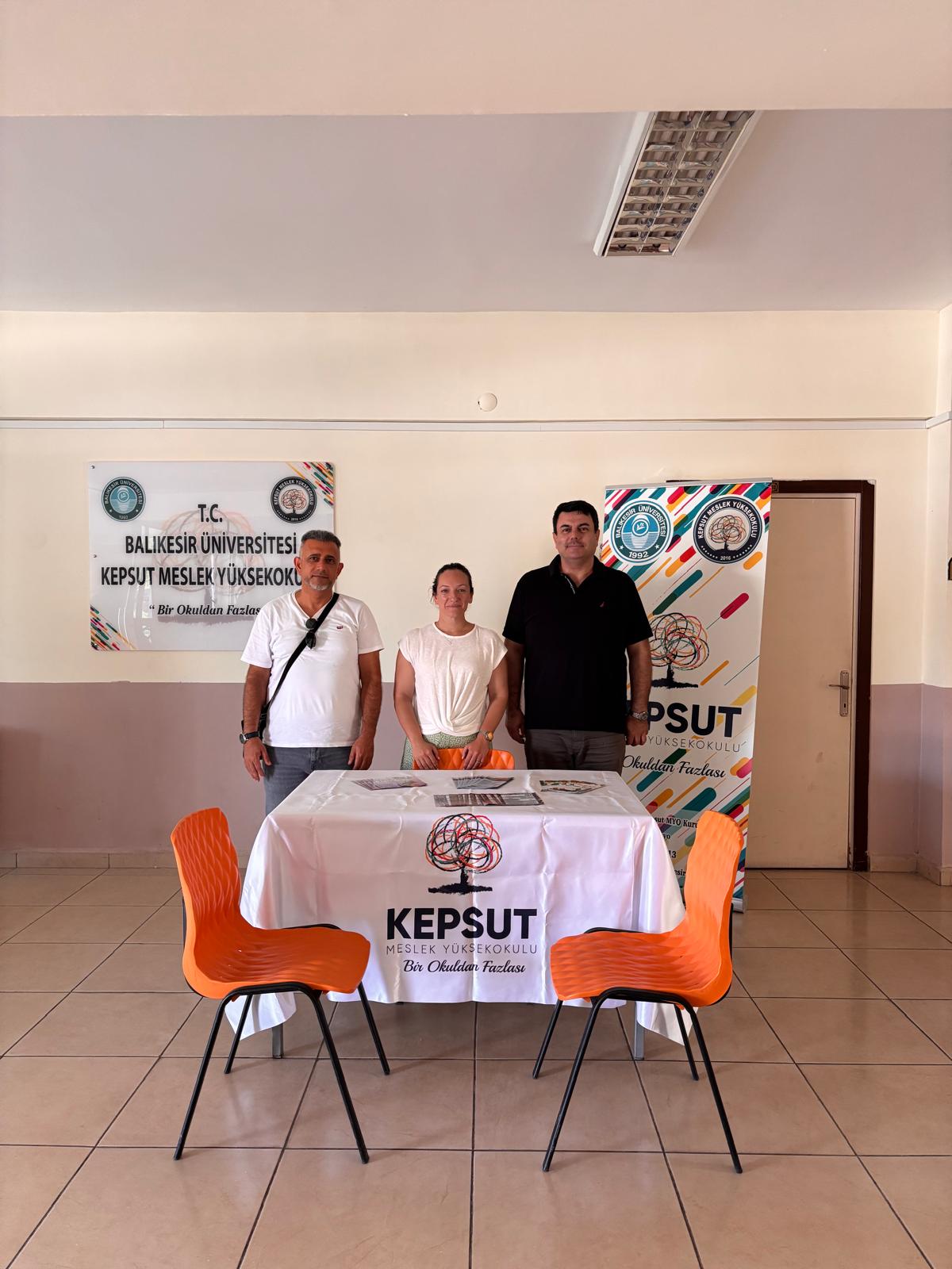Kepsut Meslek Yüksekokulu Tanıtım Standımıza Değerli Öğrenci Adaylarımızı Bekliyoruz