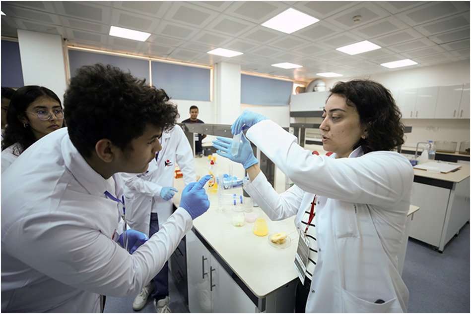 Depremzede öğrenciler, TÜBİTAK projesiyle Balıkesir'de nanoteknoloji ile tanıştı