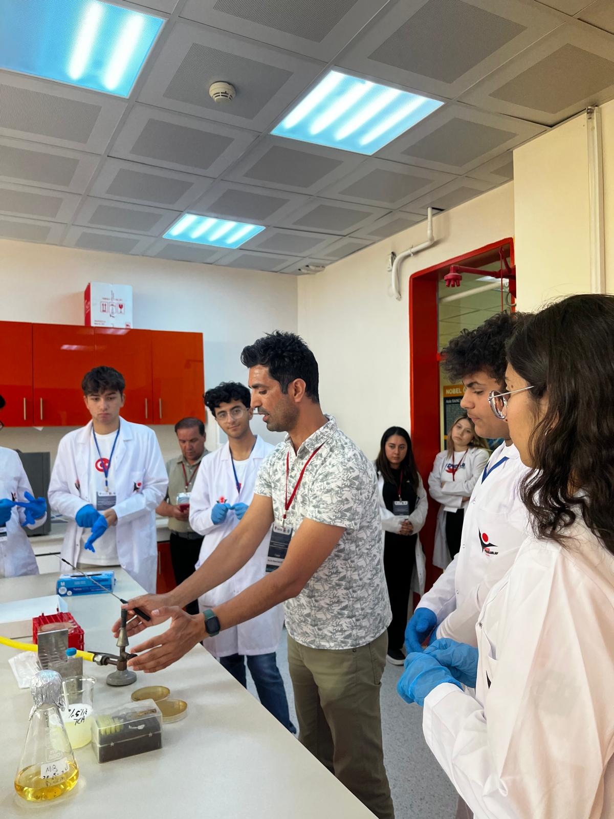 Depremzede öğrenciler, TÜBİTAK projesiyle Balıkesir'de nanoteknoloji ile tanıştı 3