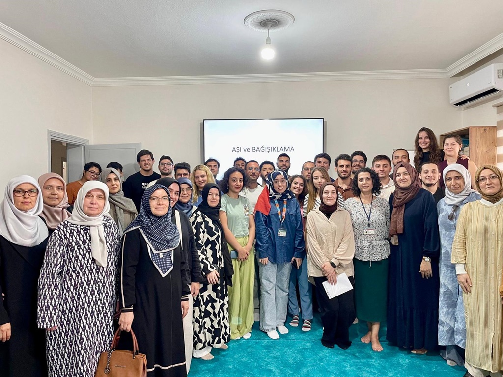 Fakültemiz Halk Sağlığı Anabilim Dalı tarafından Bigadiç İlçe Müftülüğü'nde Kur'an Kursu Öğreticilerine Aşı ve Bağışıklanma eğitimi verildi.