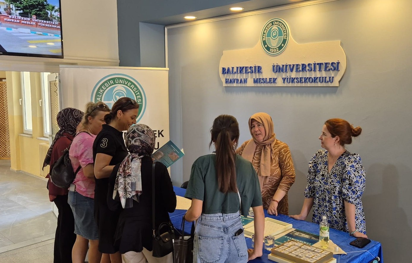 Balıkesir Üniversitesi Tercih Günlerinde Aday Öğrencilerin Yanında 8
