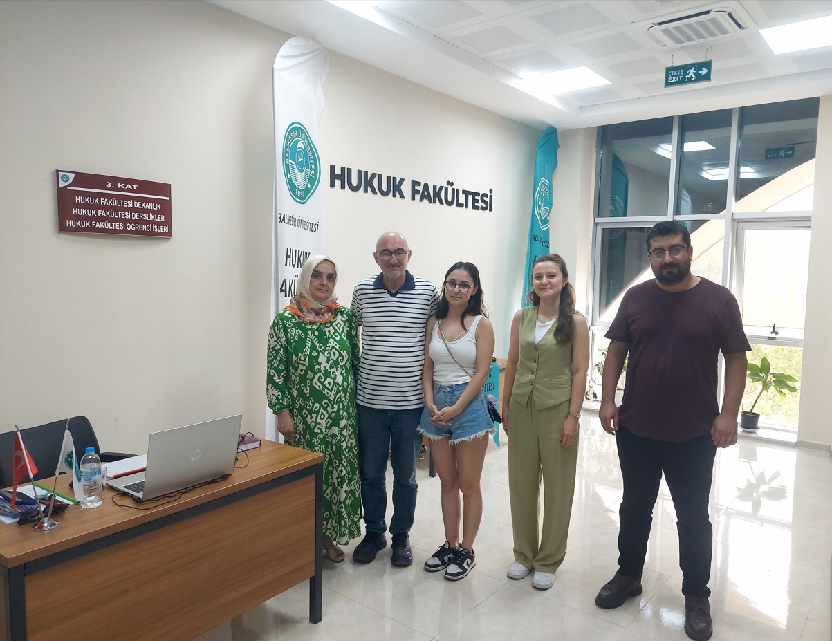 Balıkesir Üniversitesi Tercih Günlerinde Aday Öğrencilerin Yanında 5