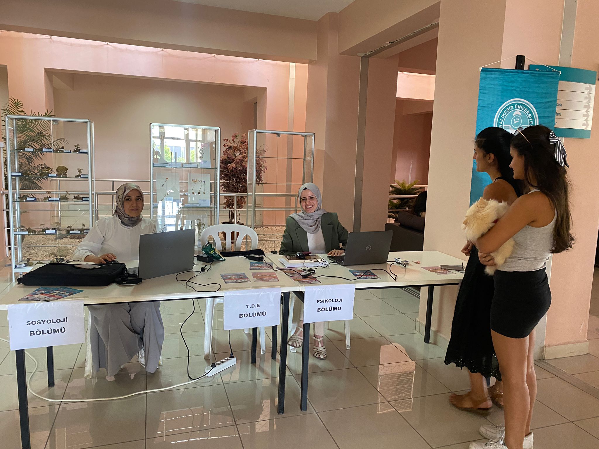 Balıkesir Üniversitesi Tercih Günlerinde Aday Öğrencilerin Yanında 6
